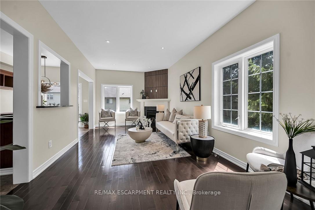 Photo 4 of 4 Myers Lane, Hamilton, Ancaster — HOMEH