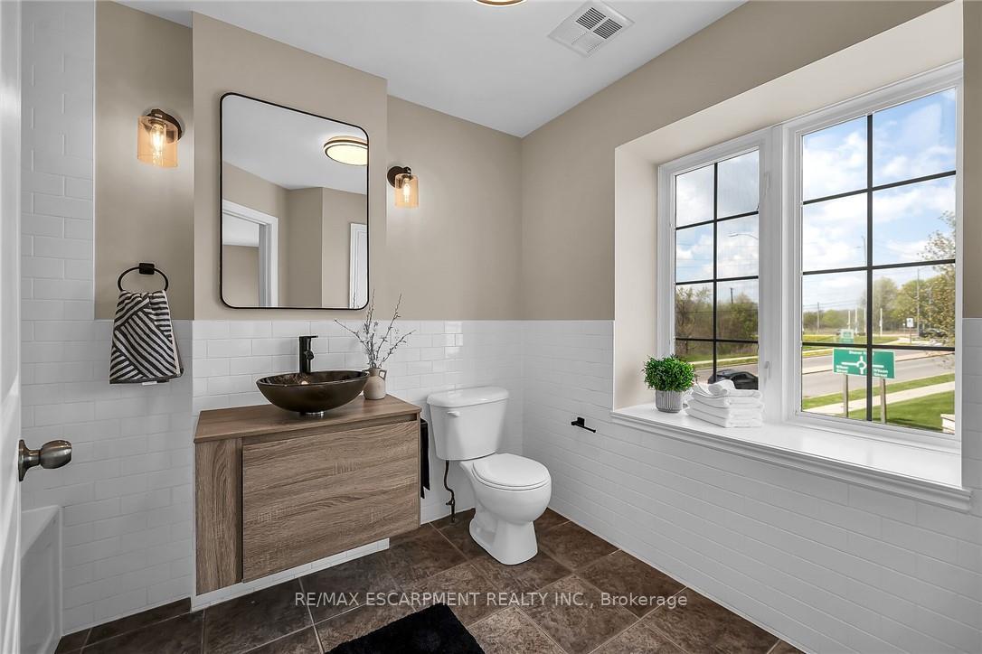 Photo 28 of 4 Myers Lane, Hamilton, Ancaster — HOMEH