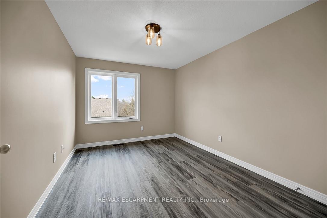 Photo 44 of 4 Myers Lane, Hamilton, Ancaster — HOMEH