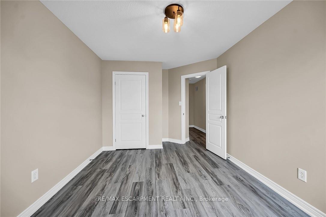 Photo 24 of 4 Myers Lane, Hamilton, Ancaster — HOMEH