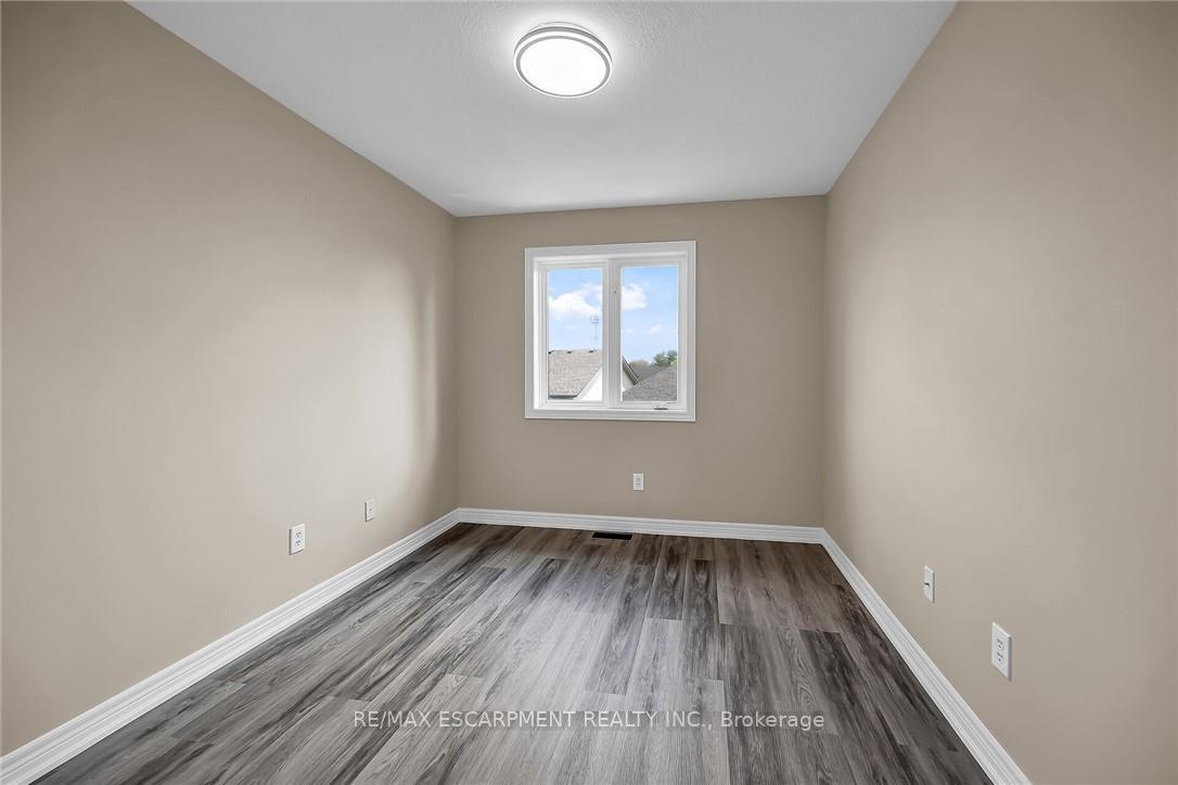 Photo 15 of 4 Myers Lane, Hamilton, Ancaster — HOMEH