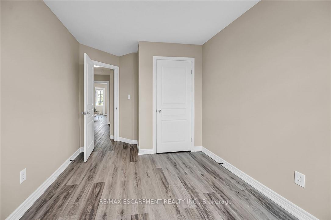 Photo 26 of 4 Myers Lane, Hamilton, Ancaster — HOMEH
