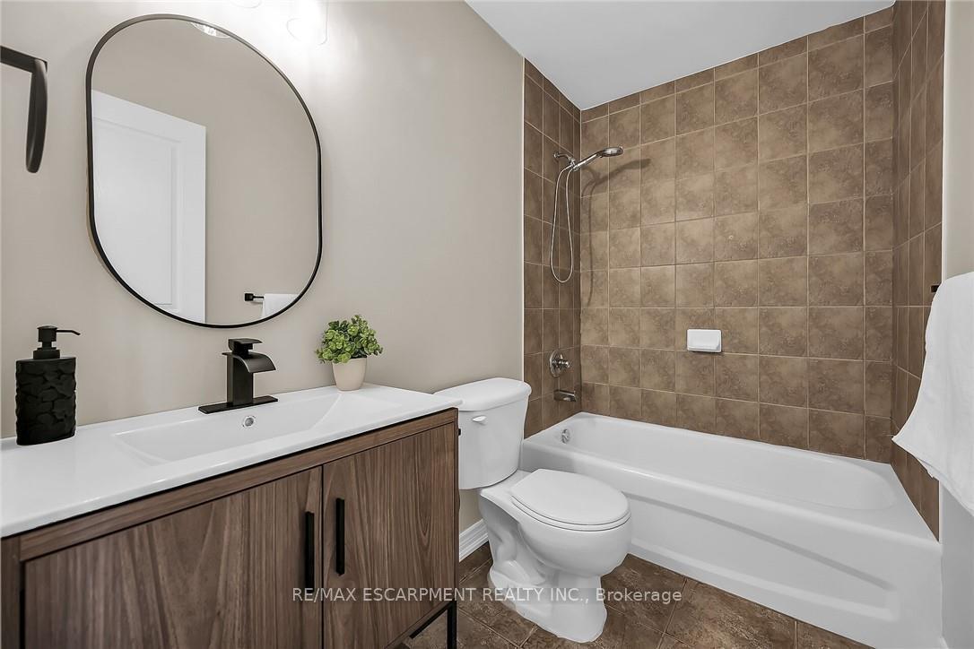 Photo 29 of 4 Myers Lane, Hamilton, Ancaster — HOMEH