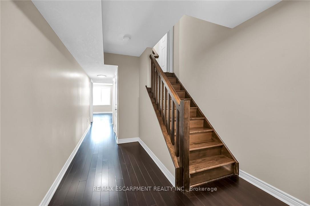 Photo 19 of 4 Myers Lane, Hamilton, Ancaster — HOMEH