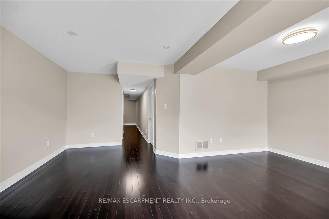 Photo 21 of 4 Myers Lane, Hamilton, Ancaster — HOMEH