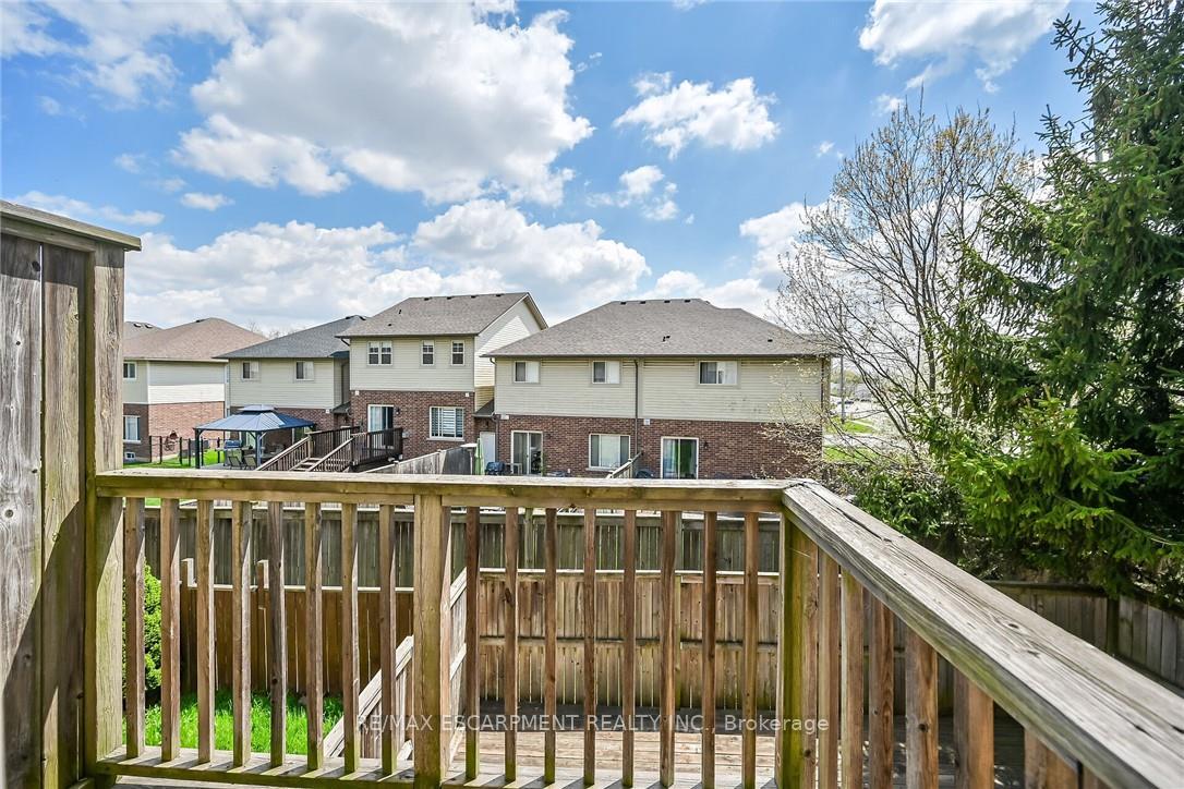Photo 22 of 4 Myers Lane, Hamilton, Ancaster — HOMEH