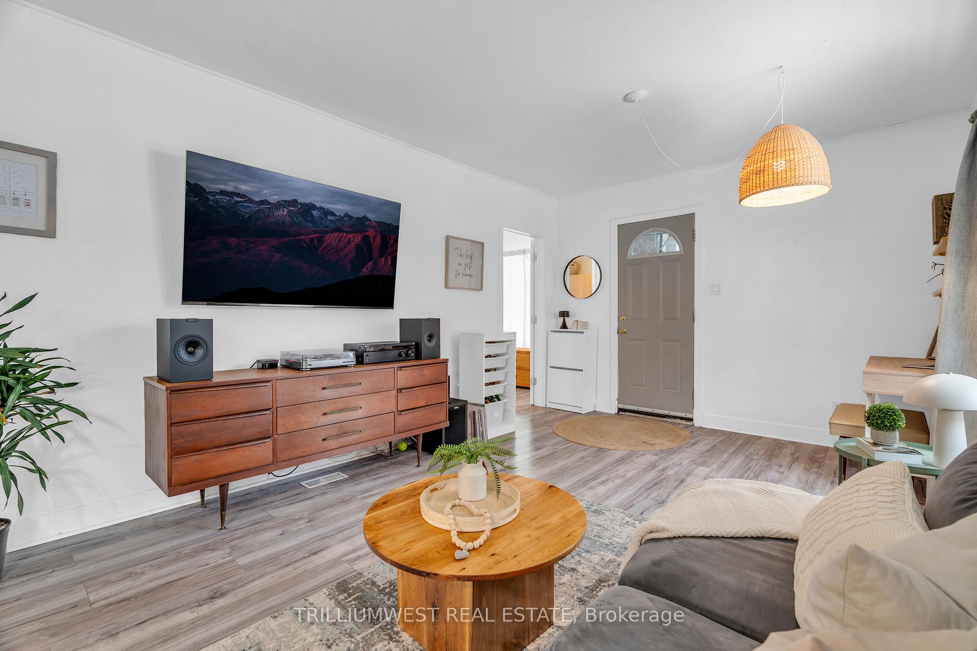 Photo 3 of 436 Louisa Street, Kitchener, Mount Hope Huron Park — HOMEH