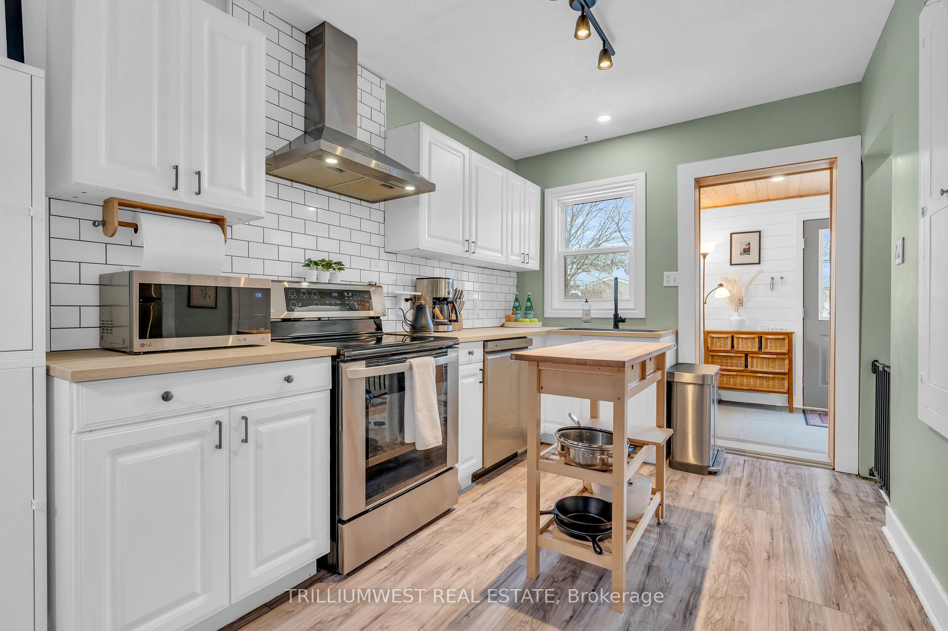 Photo 7 of 436 Louisa Street, Kitchener, Mount Hope Huron Park — HOMEH