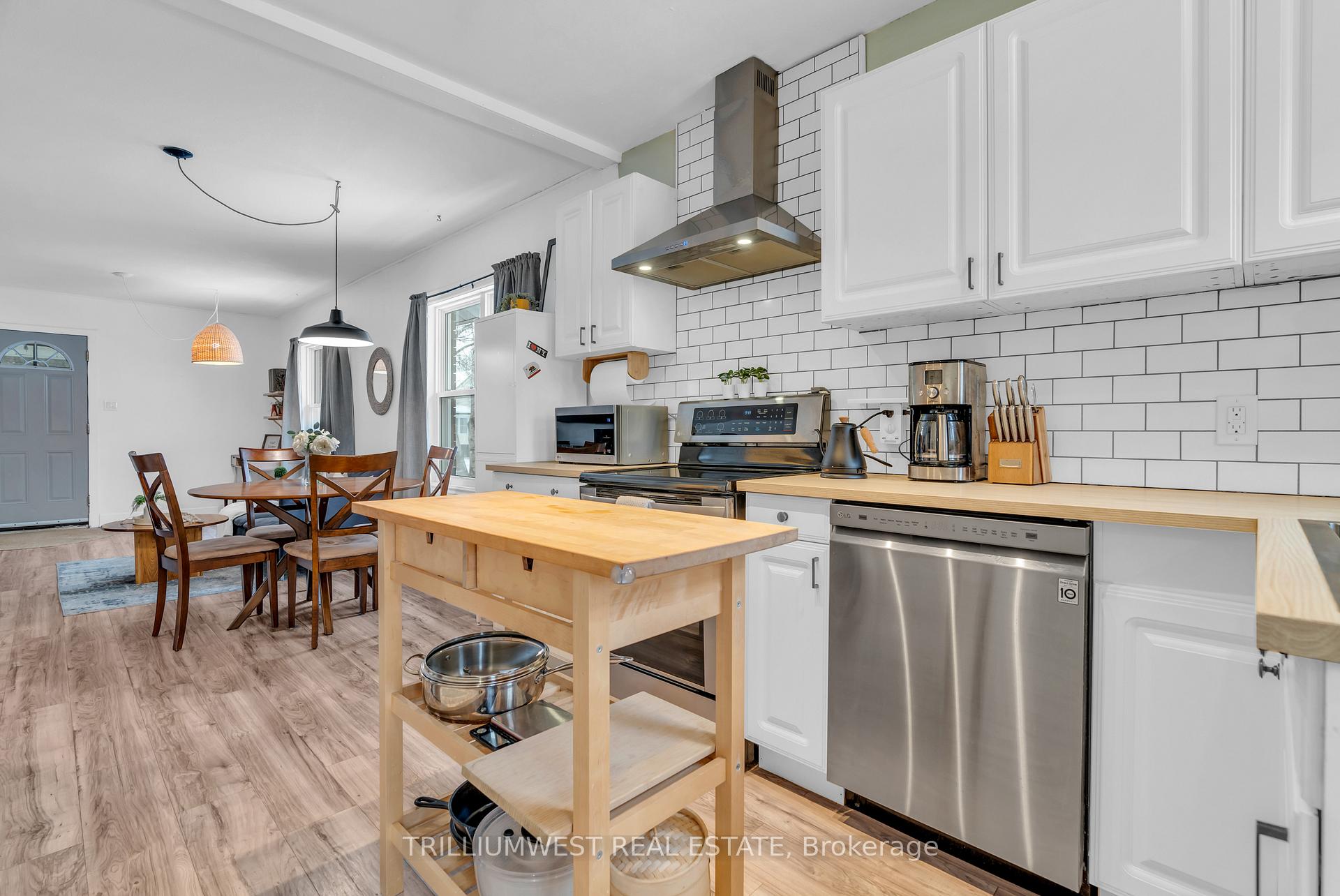 Photo 11 of 436 Louisa Street, Kitchener, Mount Hope Huron Park — HOMEH