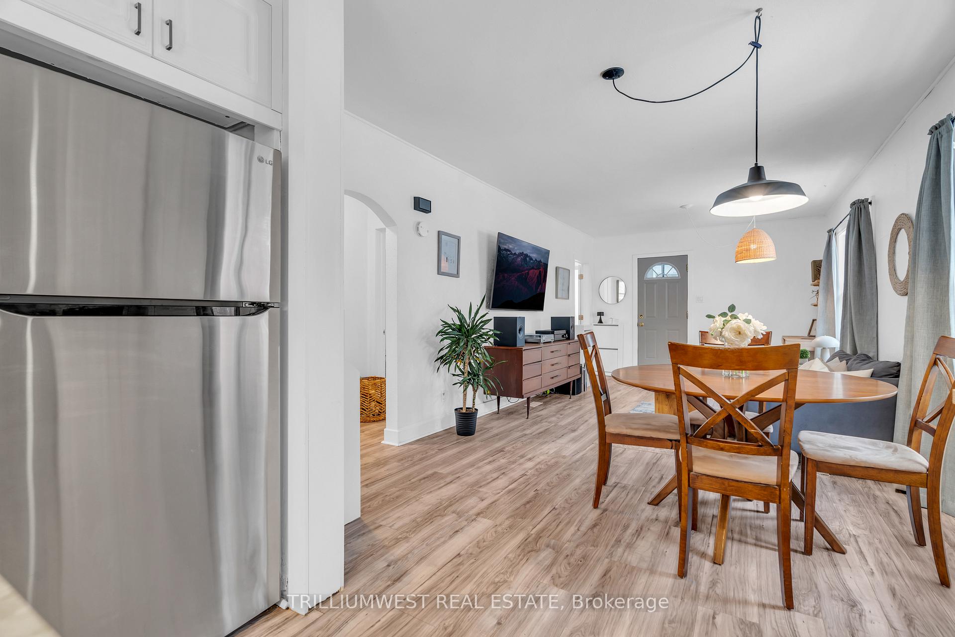 Photo 10 of 436 Louisa Street, Kitchener, Mount Hope Huron Park — HOMEH