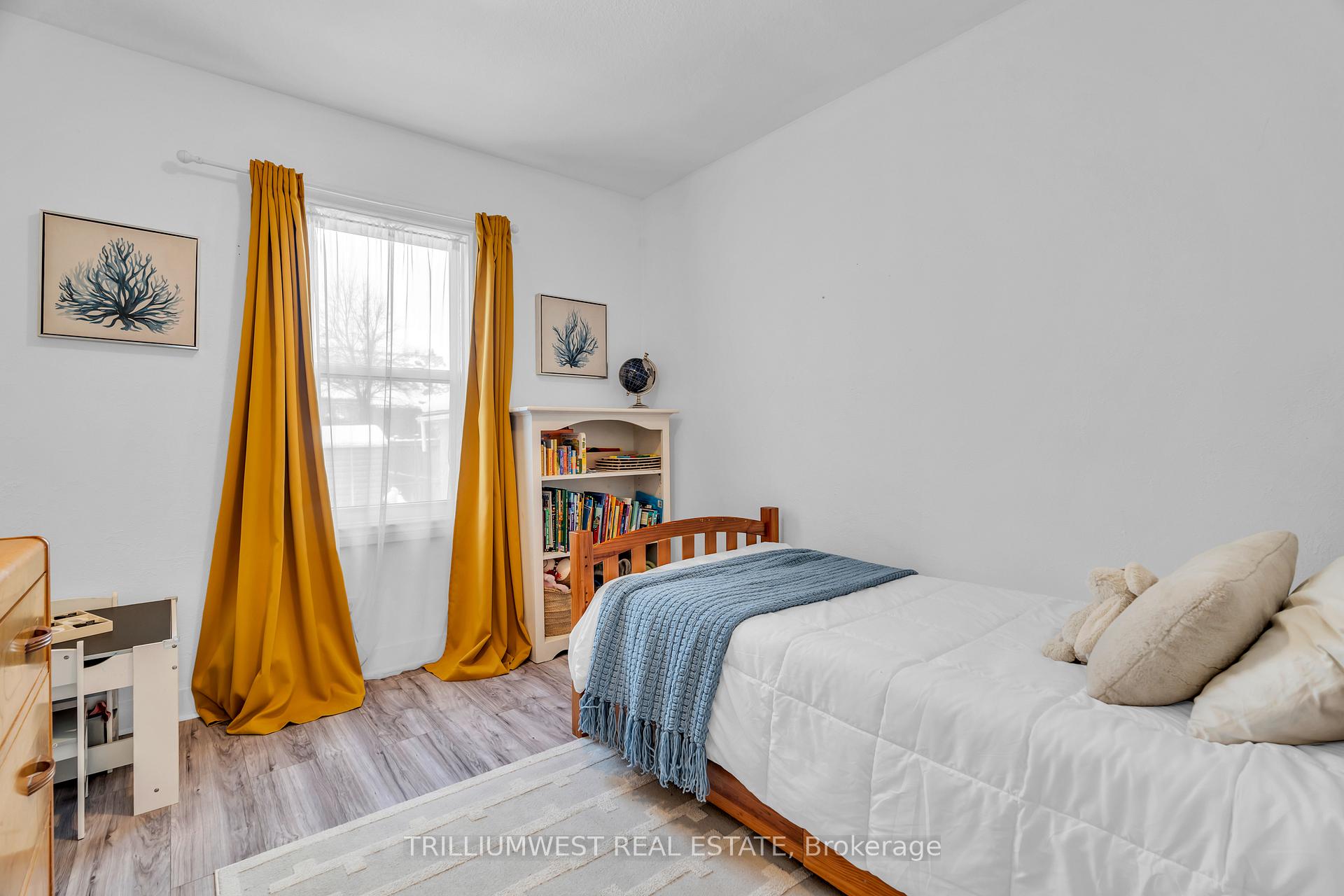Photo 8 of 436 Louisa Street, Kitchener, Mount Hope Huron Park — HOMEH