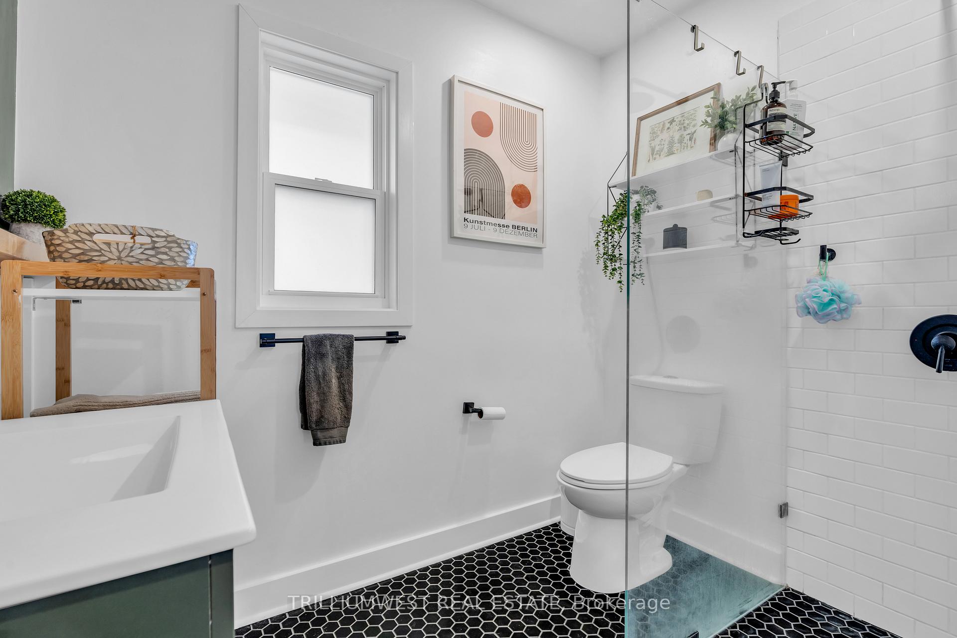 Photo 13 of 436 Louisa Street, Kitchener, Mount Hope Huron Park — HOMEH
