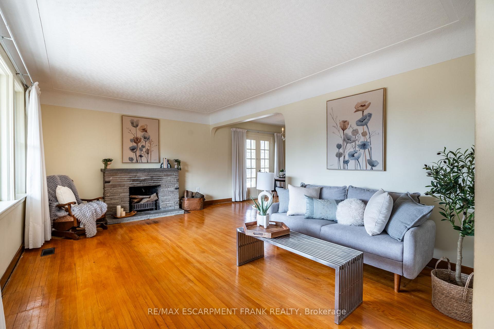 Photo 23 of 147 Lloyminn Avenue, Hamilton, Ancaster — HOMEH