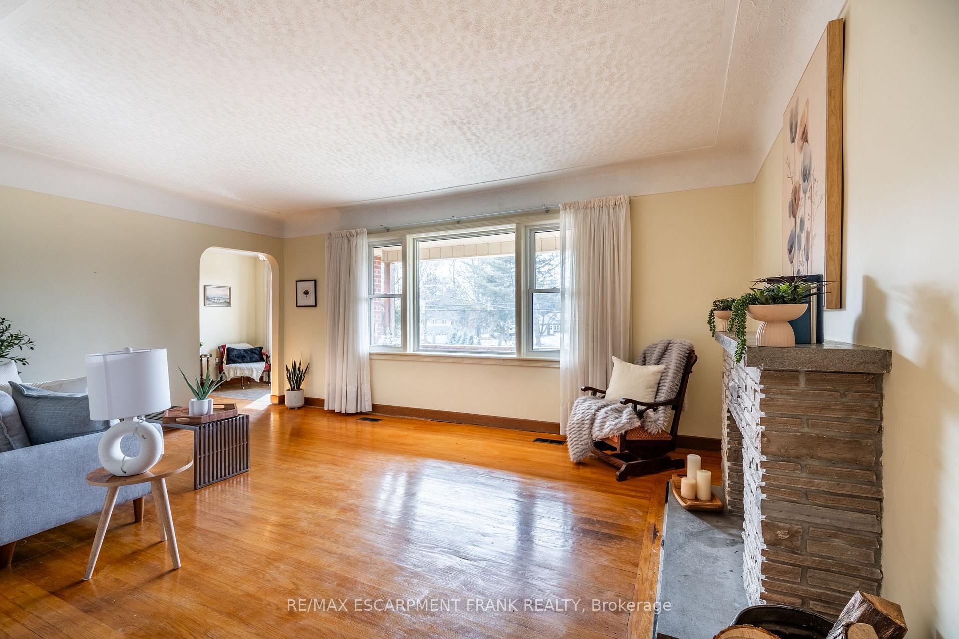 Photo 6 of 147 Lloyminn Avenue, Hamilton, Ancaster — HOMEH