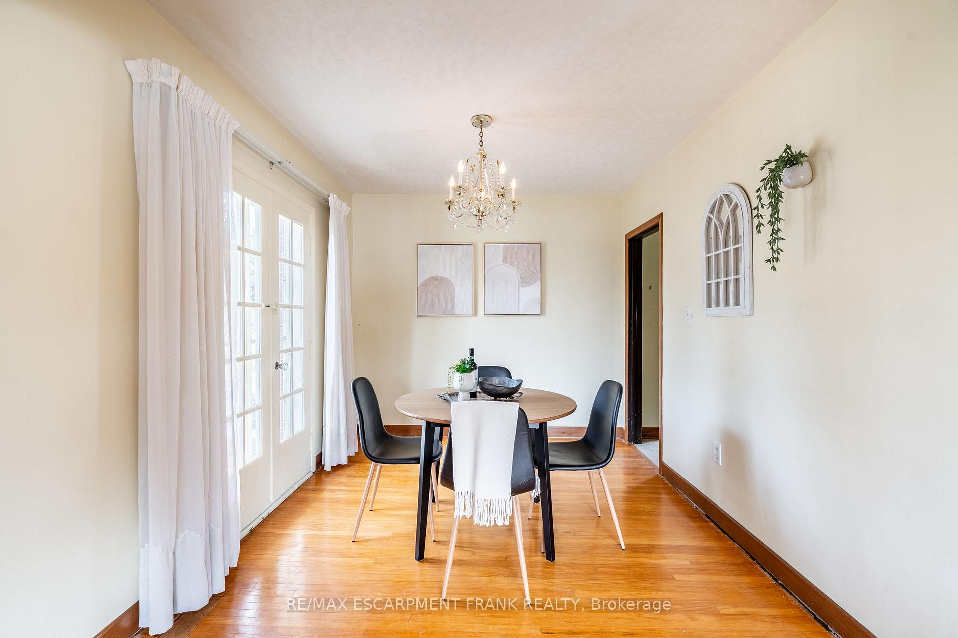 Photo 13 of 147 Lloyminn Avenue, Hamilton, Ancaster — HOMEH