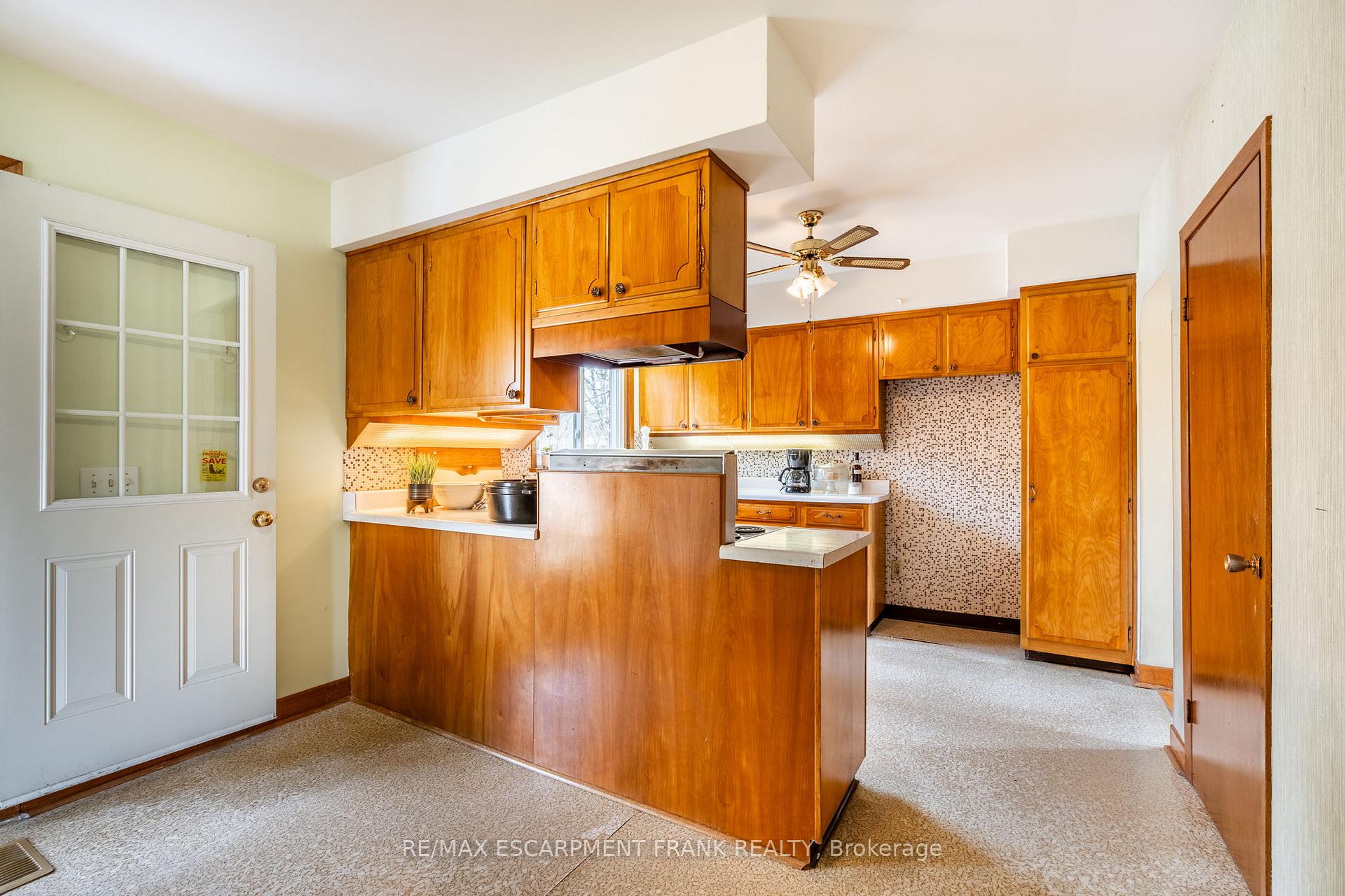 Photo 11 of 147 Lloyminn Avenue, Hamilton, Ancaster — HOMEH