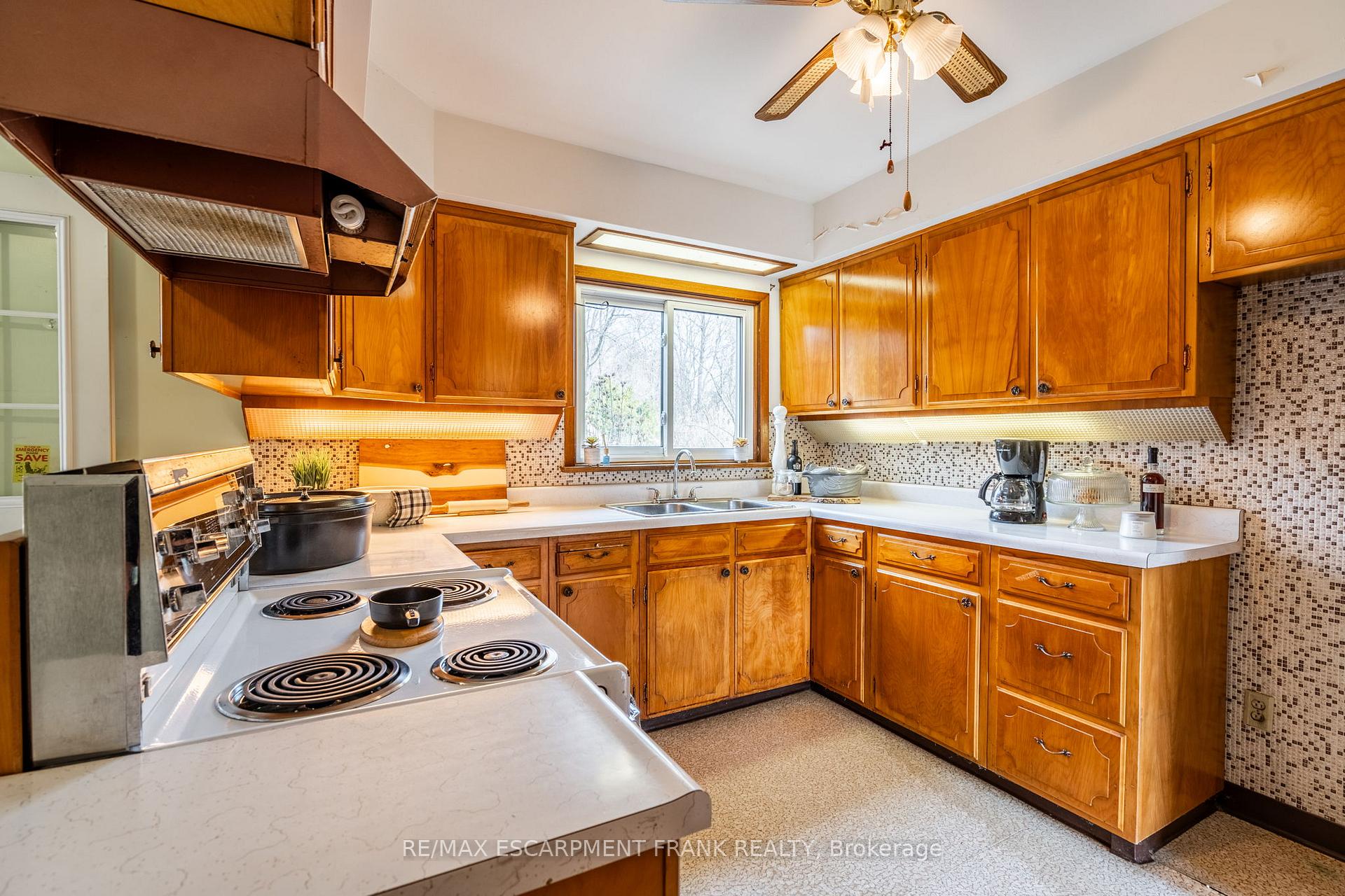 Photo 16 of 147 Lloyminn Avenue, Hamilton, Ancaster — HOMEH