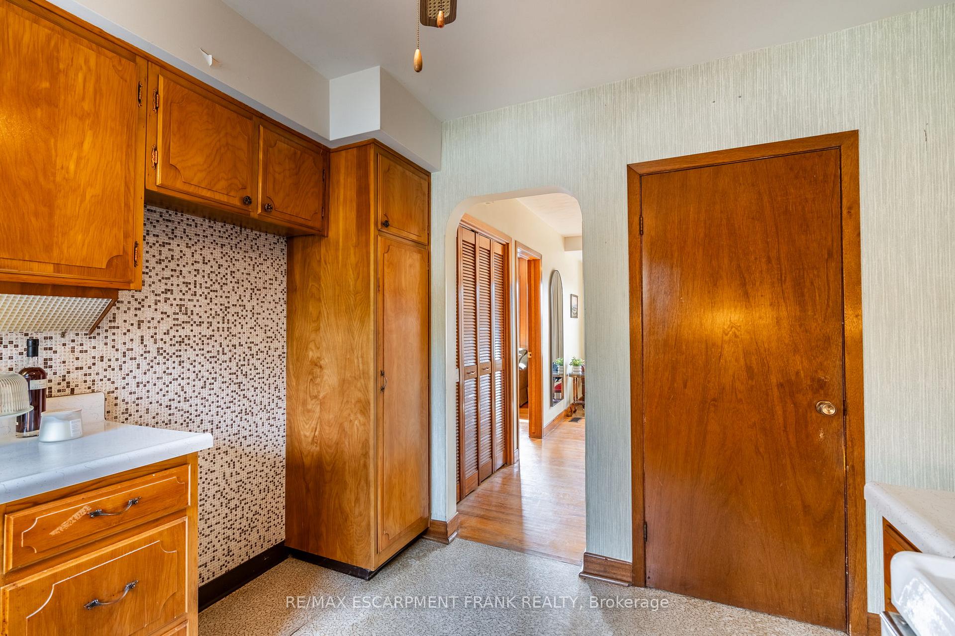 Photo 12 of 147 Lloyminn Avenue, Hamilton, Ancaster — HOMEH