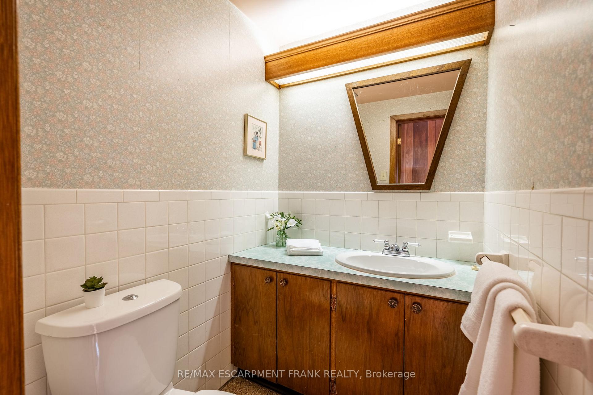 Photo 15 of 147 Lloyminn Avenue, Hamilton, Ancaster — HOMEH