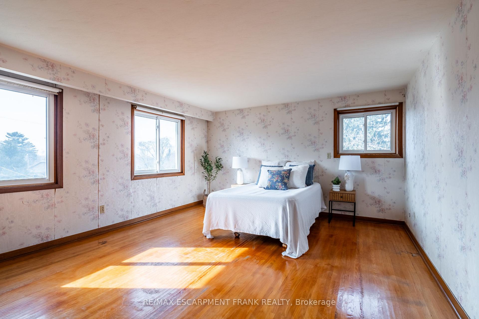 Photo 19 of 147 Lloyminn Avenue, Hamilton, Ancaster — HOMEH