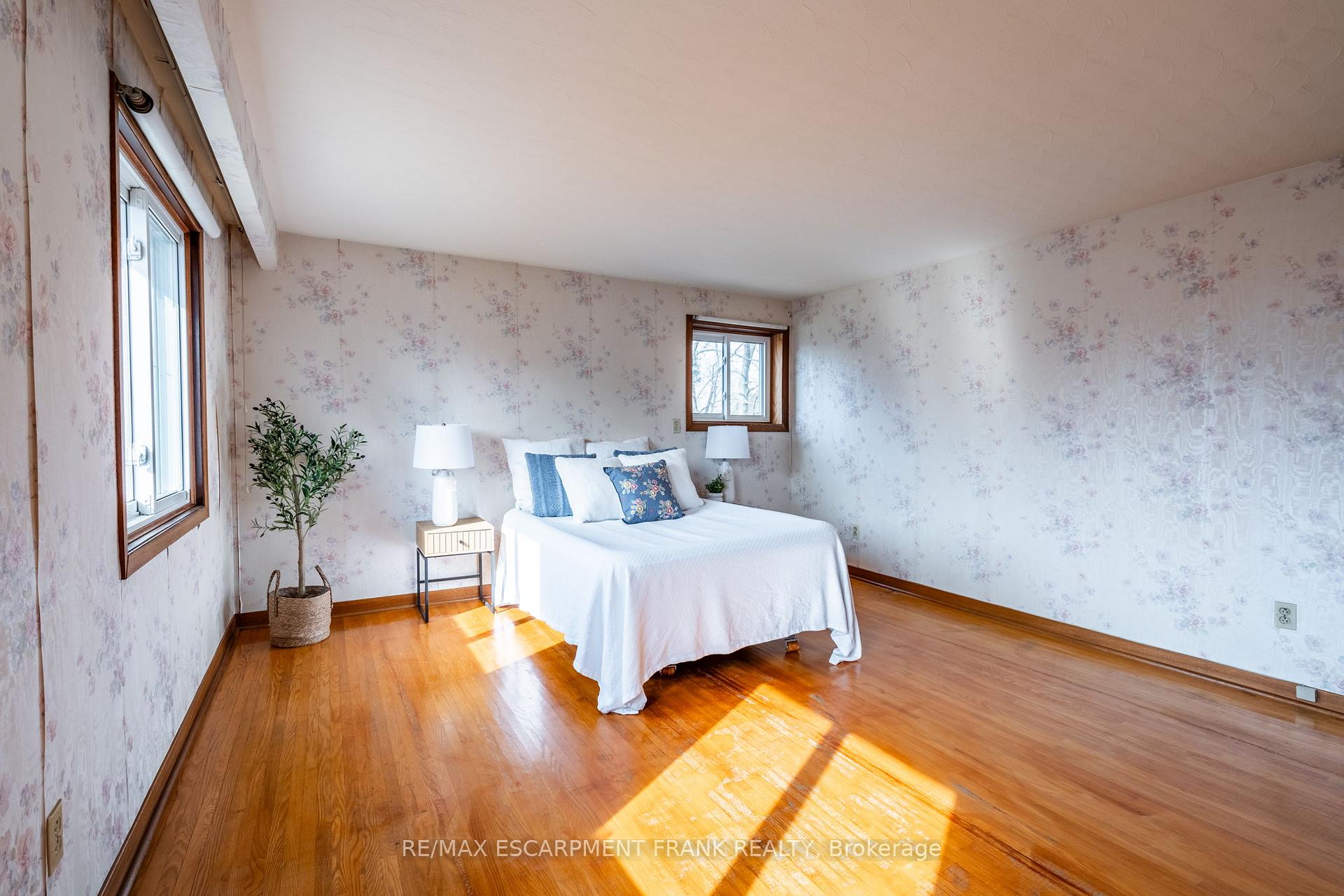 Photo 43 of 147 Lloyminn Avenue, Hamilton, Ancaster — HOMEH