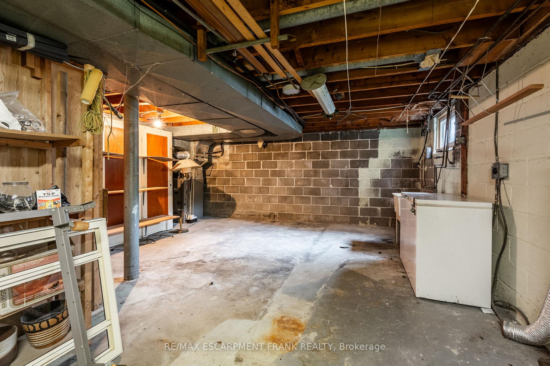 Photo 33 of 147 Lloyminn Avenue, Hamilton, Ancaster — HOMEH