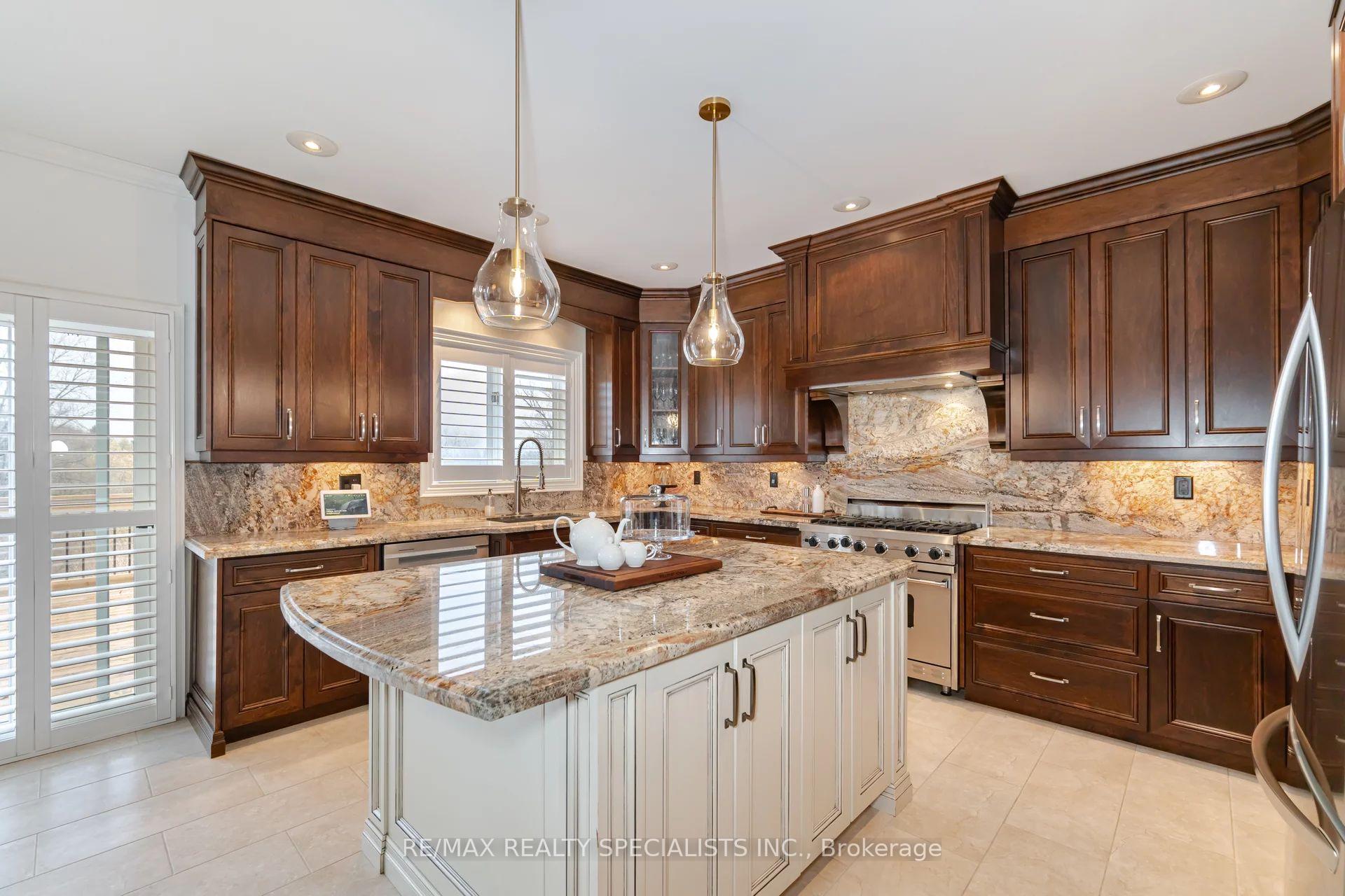 Photo 2 of 41 Matson Drive, Caledon, Palgrave — HOMEH