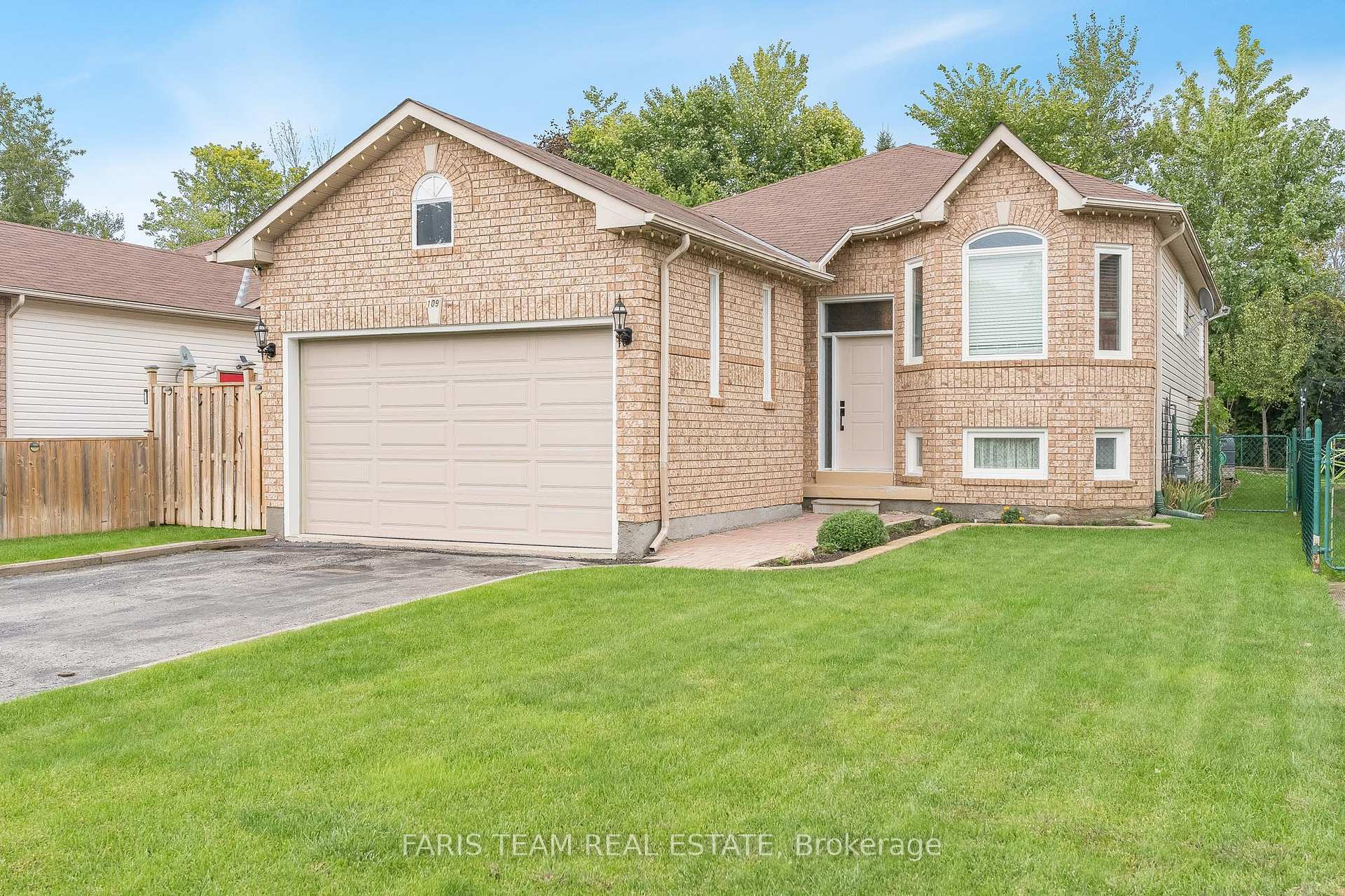 Photo 2 of 109 Dyer Drive, Wasaga Beach — HOMEH
