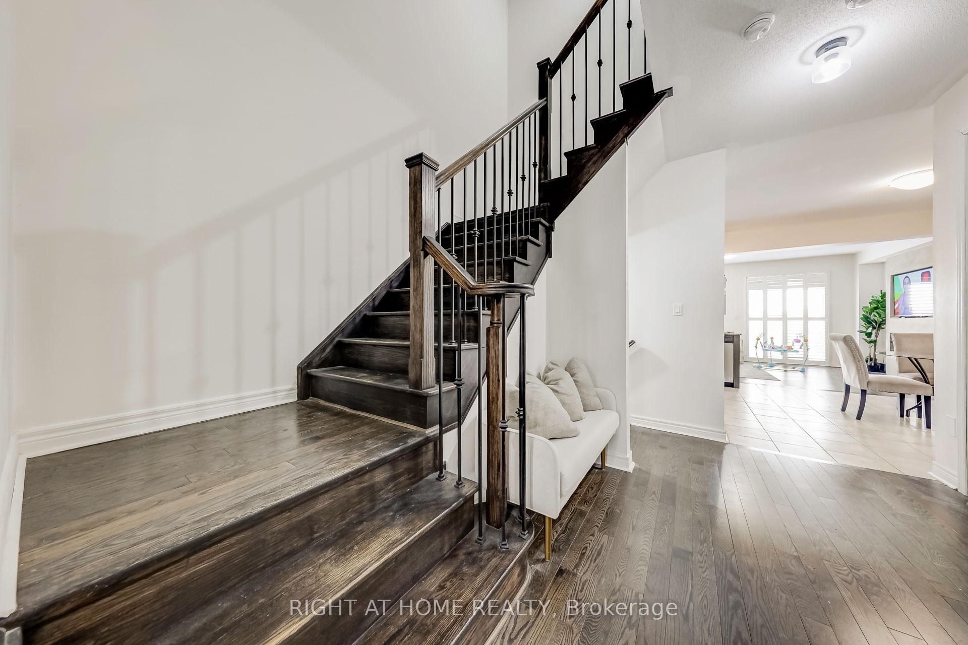 Photo 8 of 22 Rimrock Crescent, Whitby, Williamsburg — HOMEH