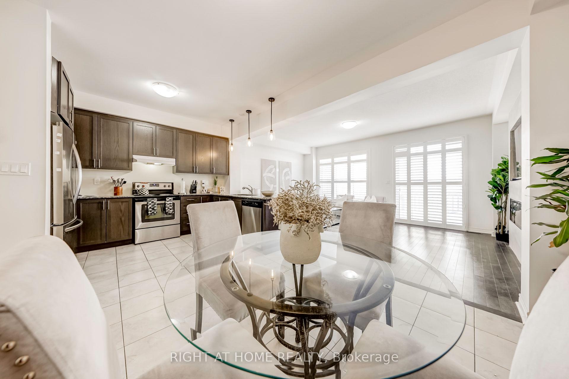 Photo 11 of 22 Rimrock Crescent, Whitby, Williamsburg — HOMEH