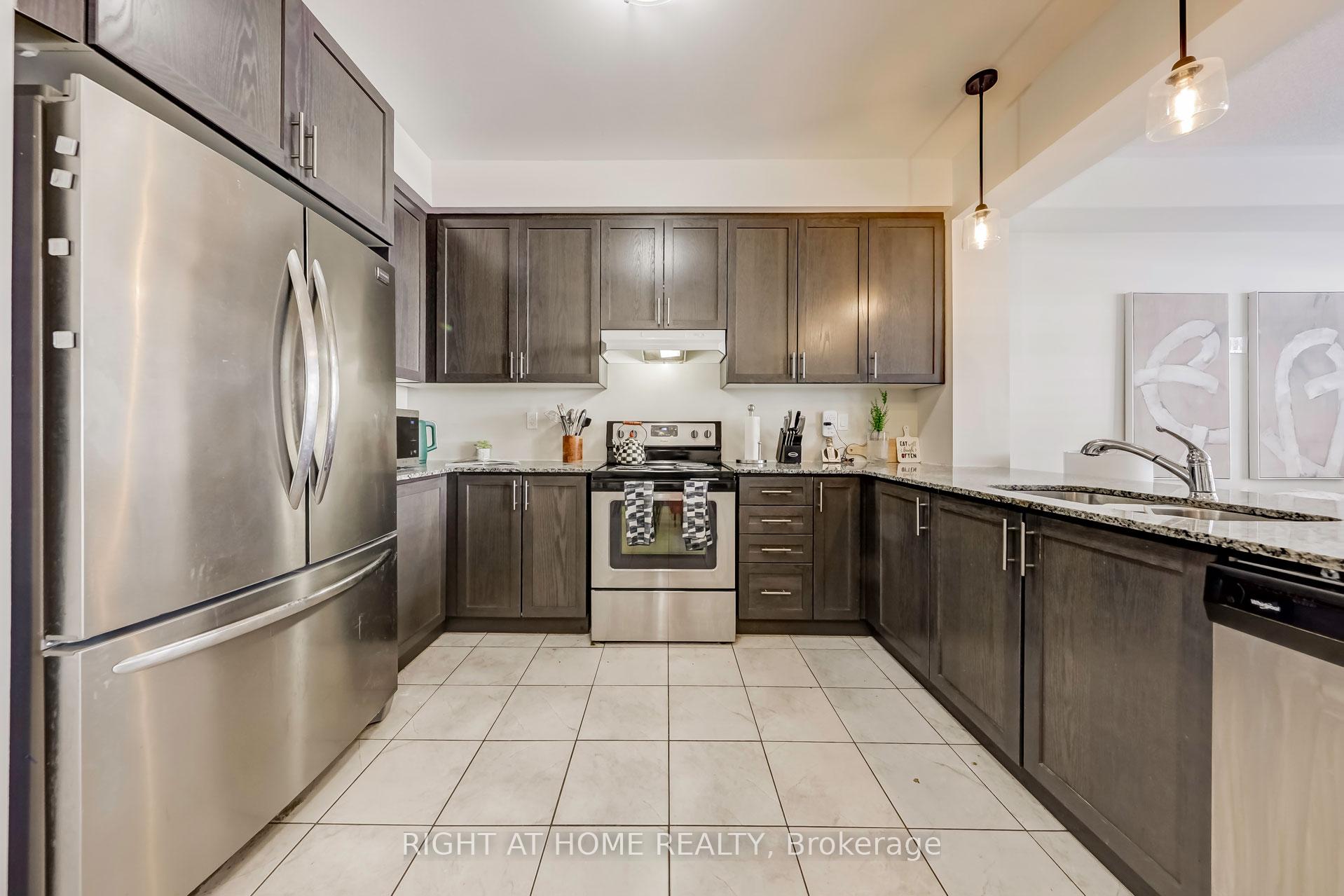 Photo 7 of 22 Rimrock Crescent, Whitby, Williamsburg — HOMEH