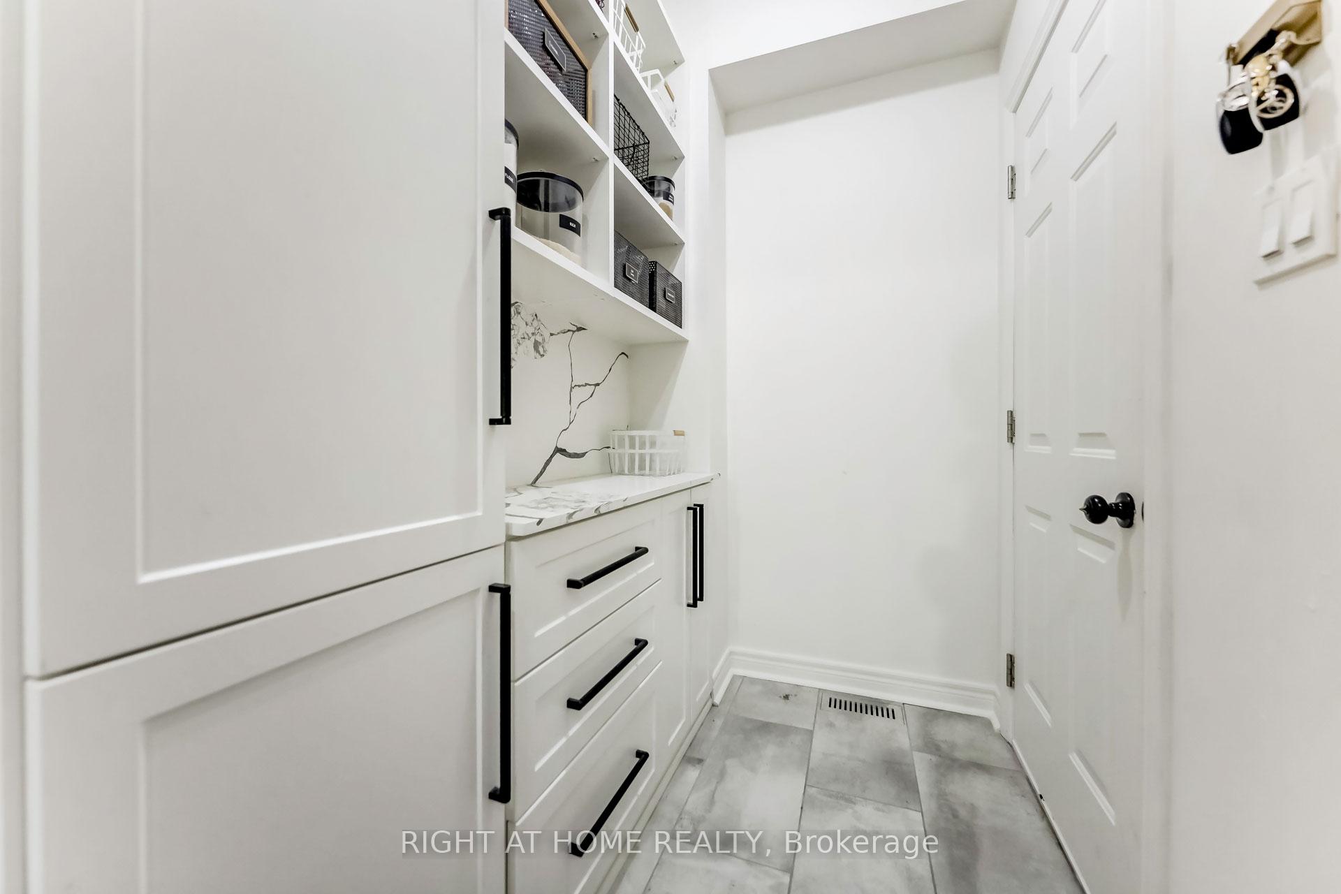 Photo 6 of 22 Rimrock Crescent, Whitby, Williamsburg — HOMEH