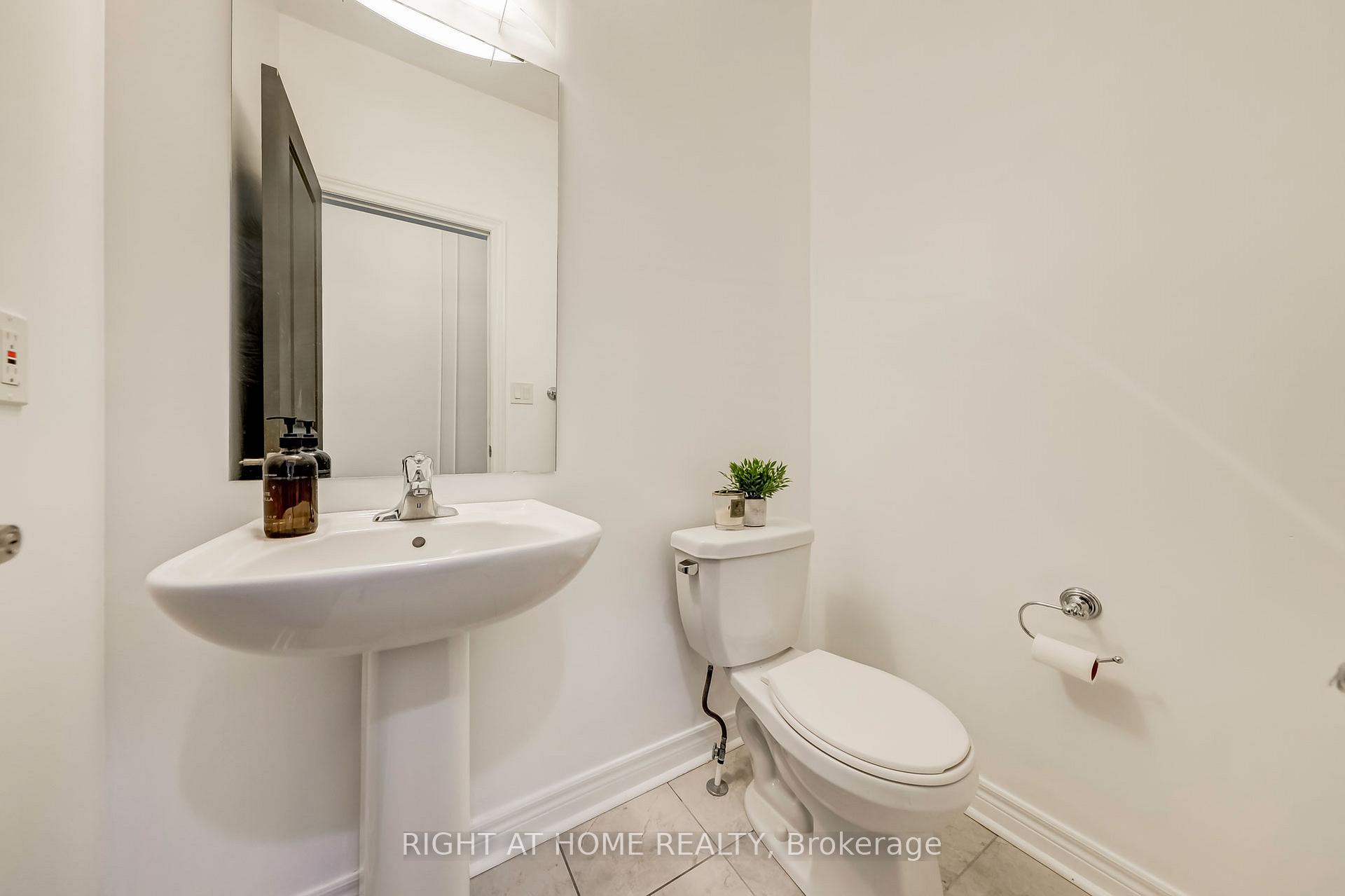 Photo 18 of 22 Rimrock Crescent, Whitby, Williamsburg — HOMEH
