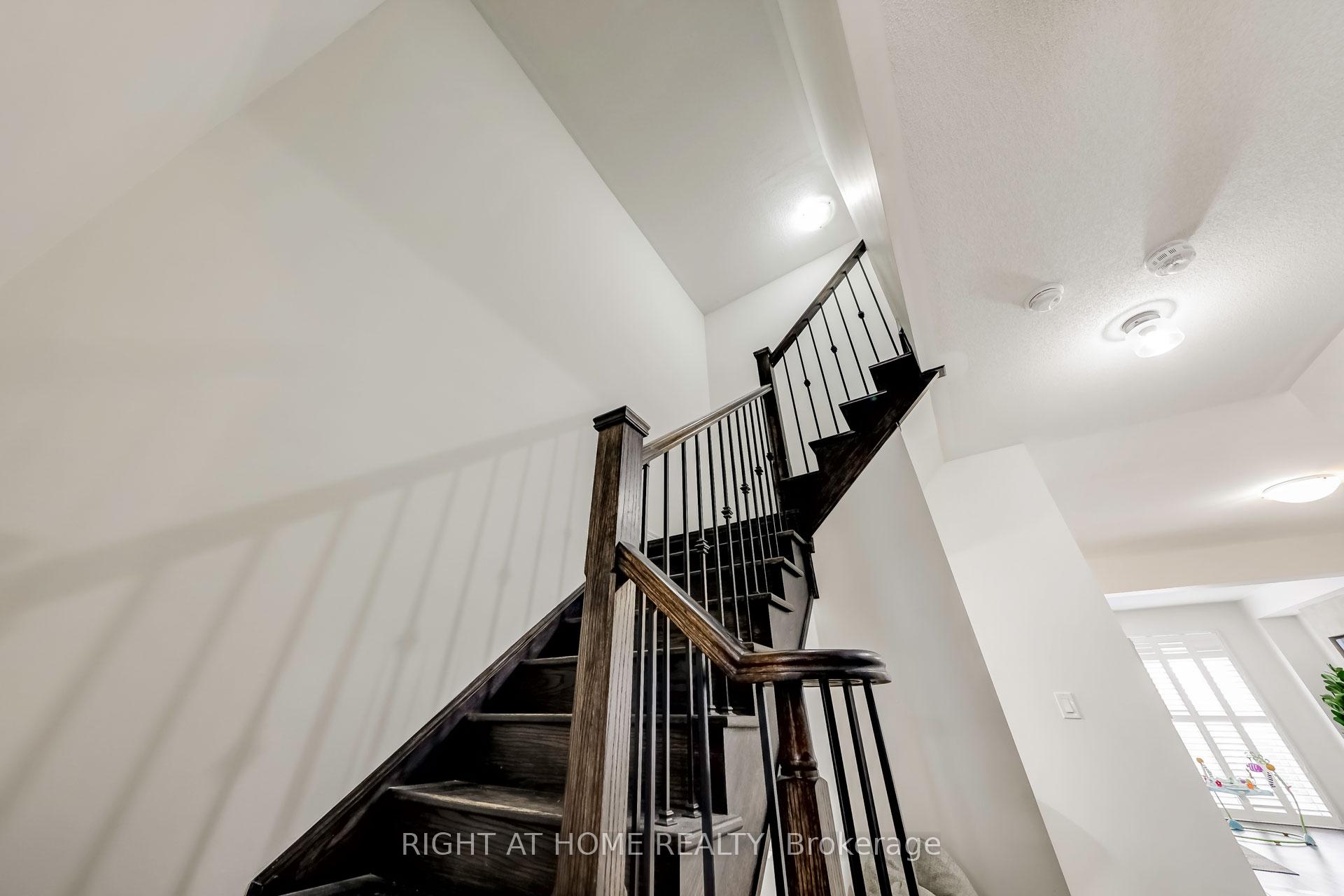 Photo 19 of 22 Rimrock Crescent, Whitby, Williamsburg — HOMEH
