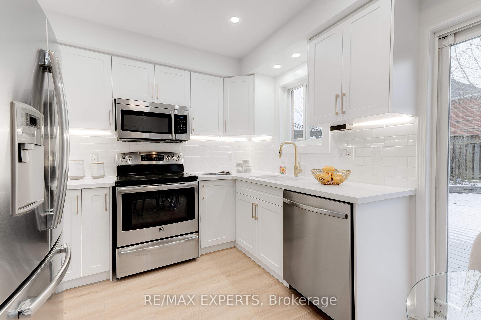 Photo 4 of 174 Powell Drive, Hamilton, Binbrook — HOMEH