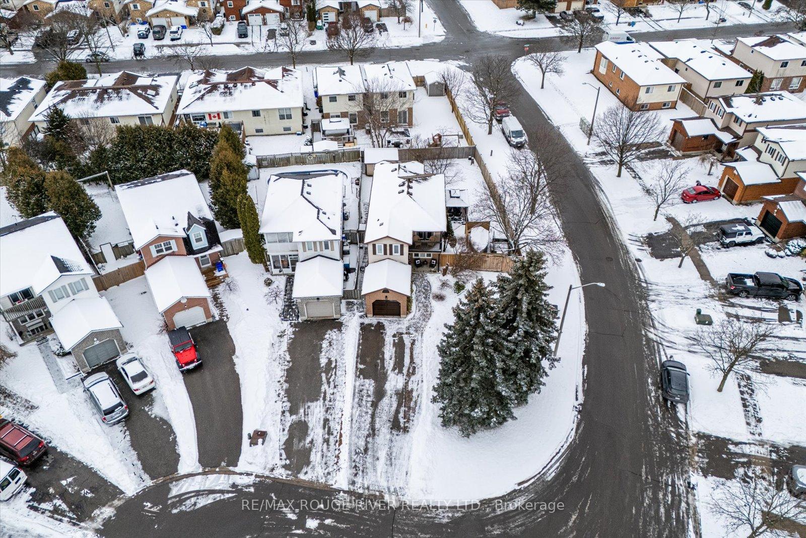 Photo 3 of 25 Birchfield Court, Clarington, Courtice — HOMEH