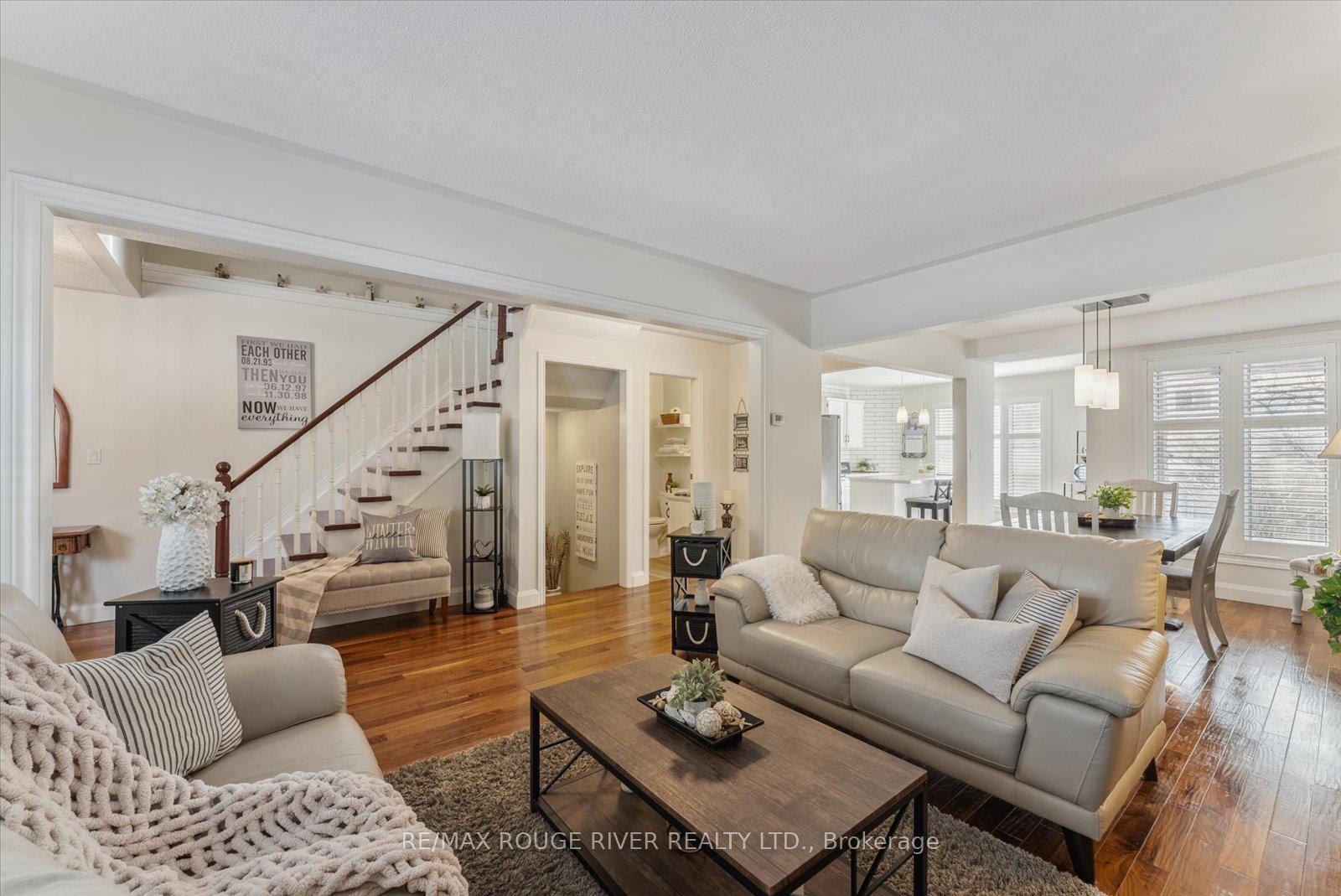 Photo 4 of 25 Birchfield Court, Clarington, Courtice — HOMEH