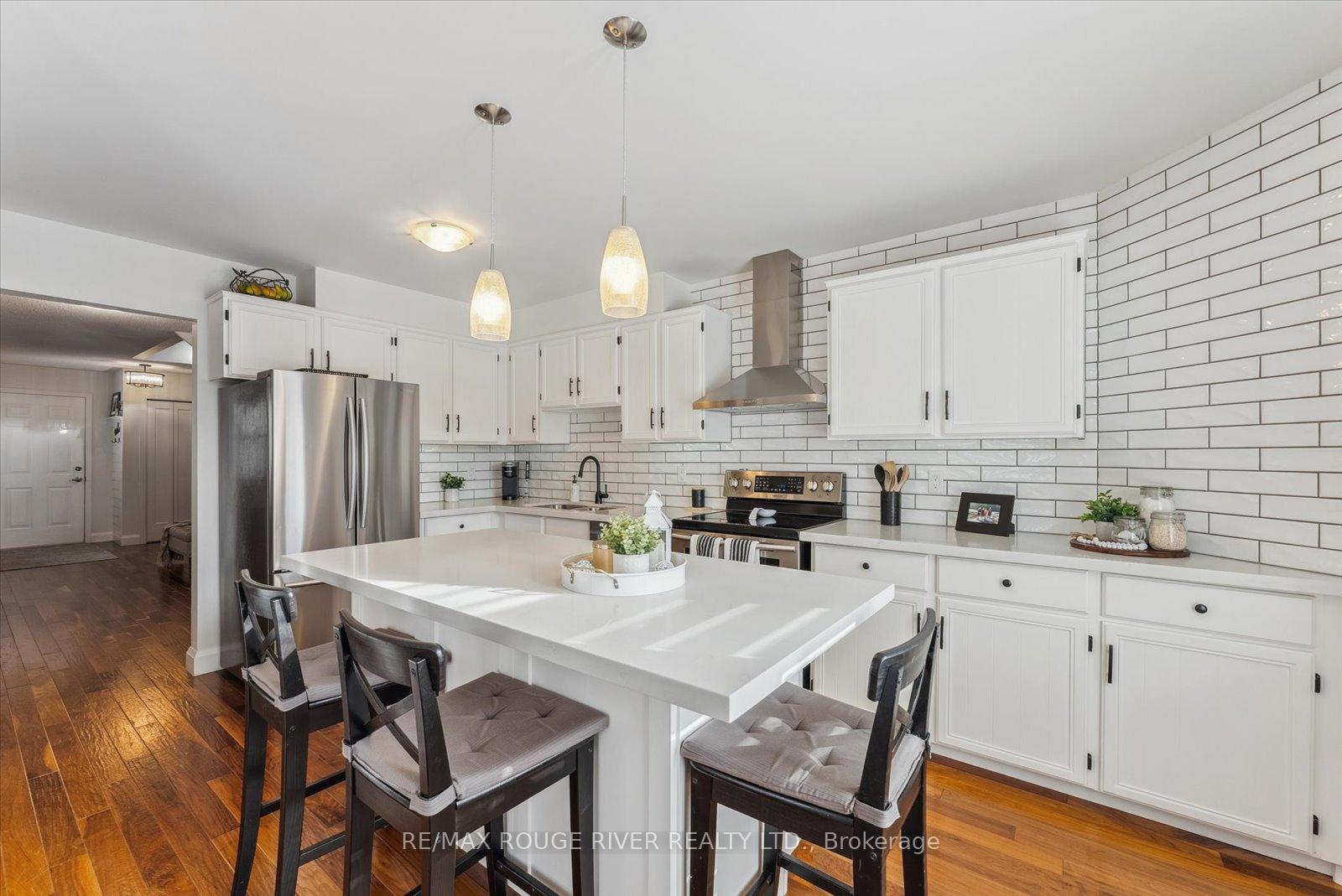 Photo 9 of 25 Birchfield Court, Clarington, Courtice — HOMEH