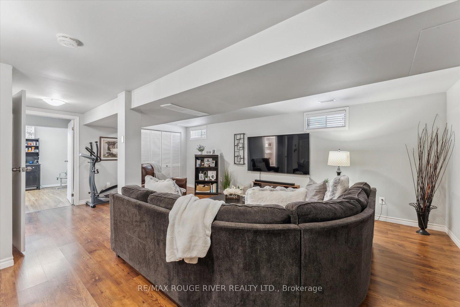 Photo 15 of 25 Birchfield Court, Clarington, Courtice — HOMEH