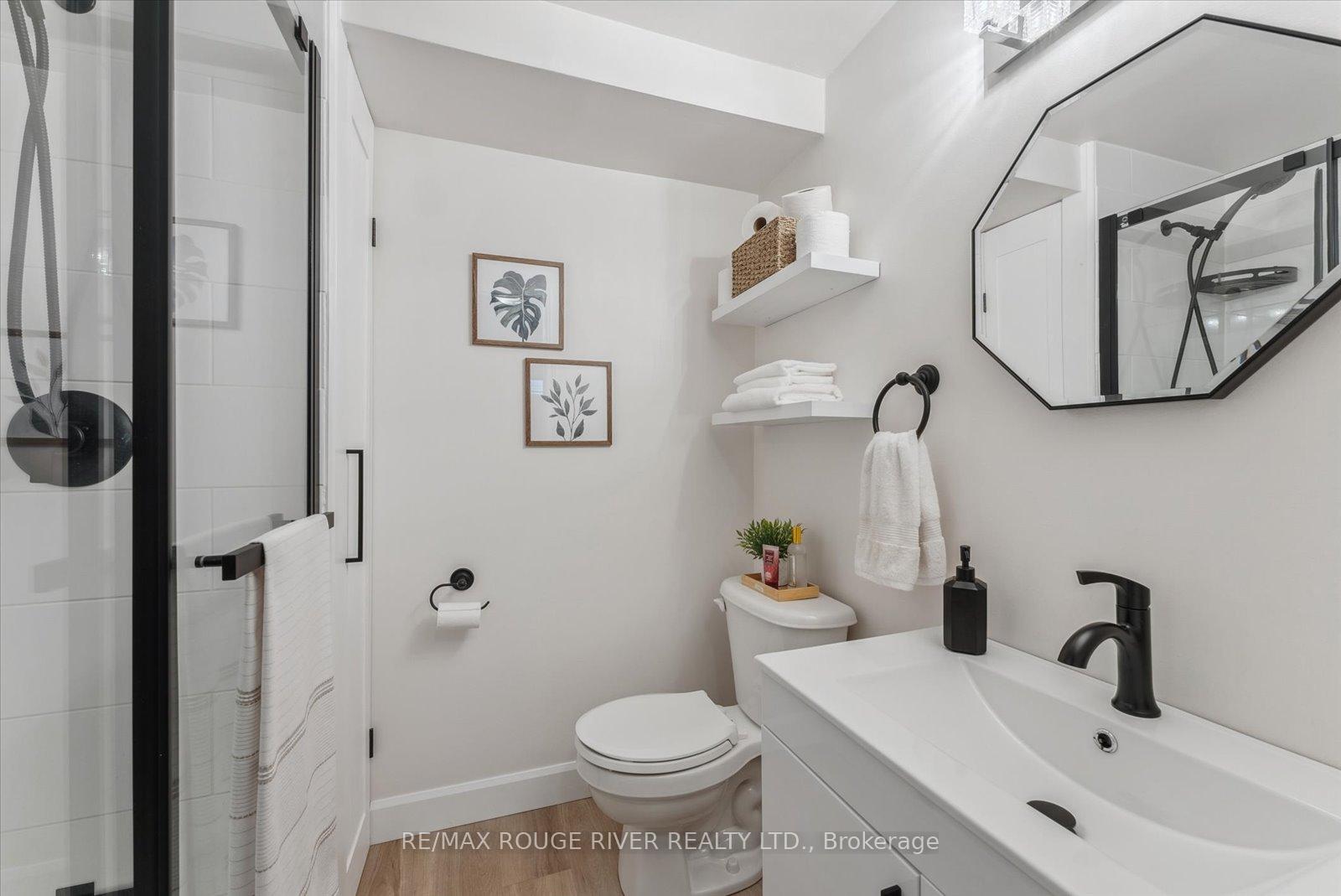 Photo 11 of 25 Birchfield Court, Clarington, Courtice — HOMEH