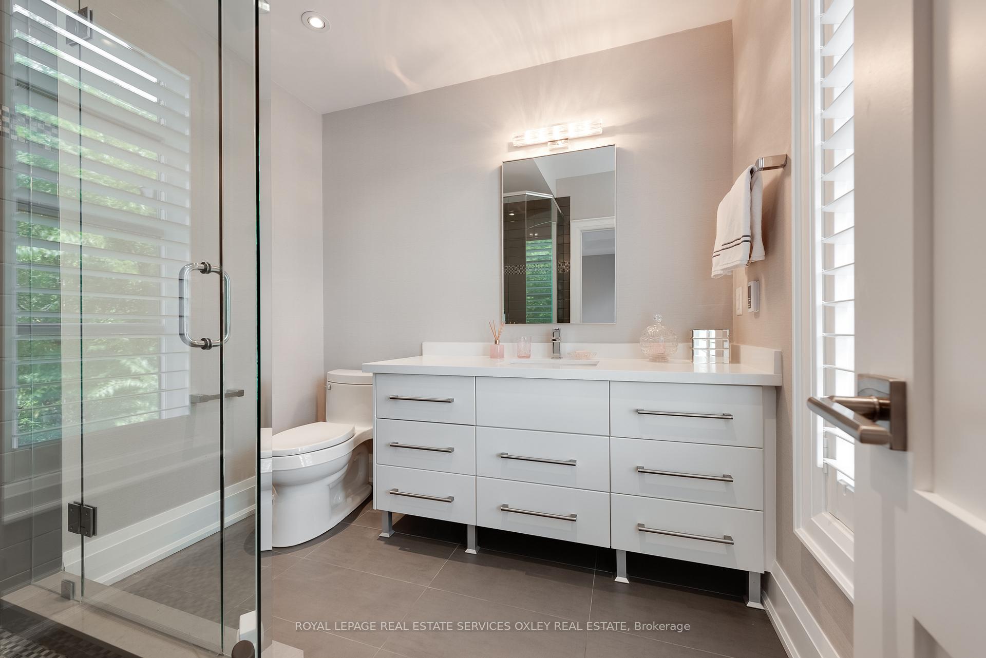 Photo 23 of 665 Bedford Park Avenue, Toronto, Bedford Park-Nortown — HOMEH