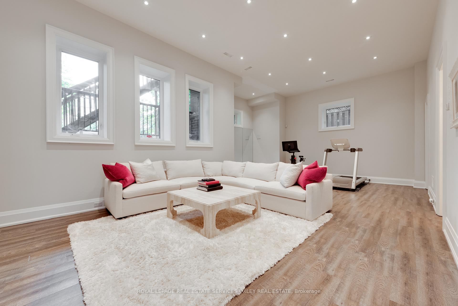 Photo 33 of 665 Bedford Park Avenue, Toronto, Bedford Park-Nortown — HOMEH