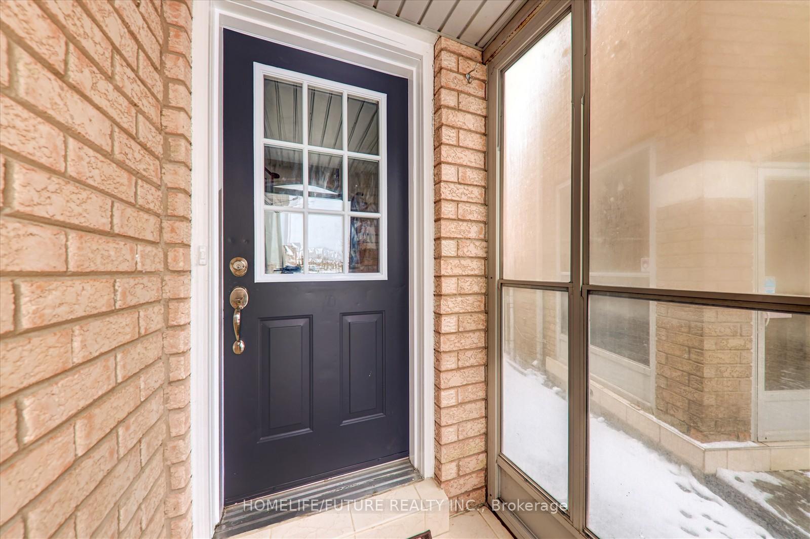 Photo 4 of 140 Sophia Road, Markham, Middlefield — HOMEH