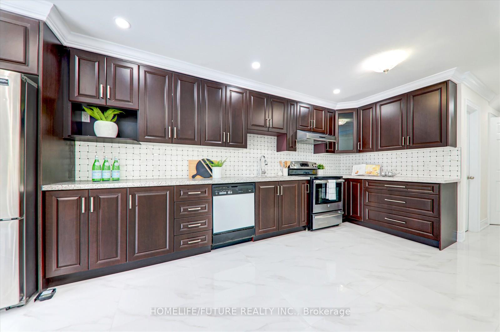 Photo 6 of 140 Sophia Road, Markham, Middlefield — HOMEH