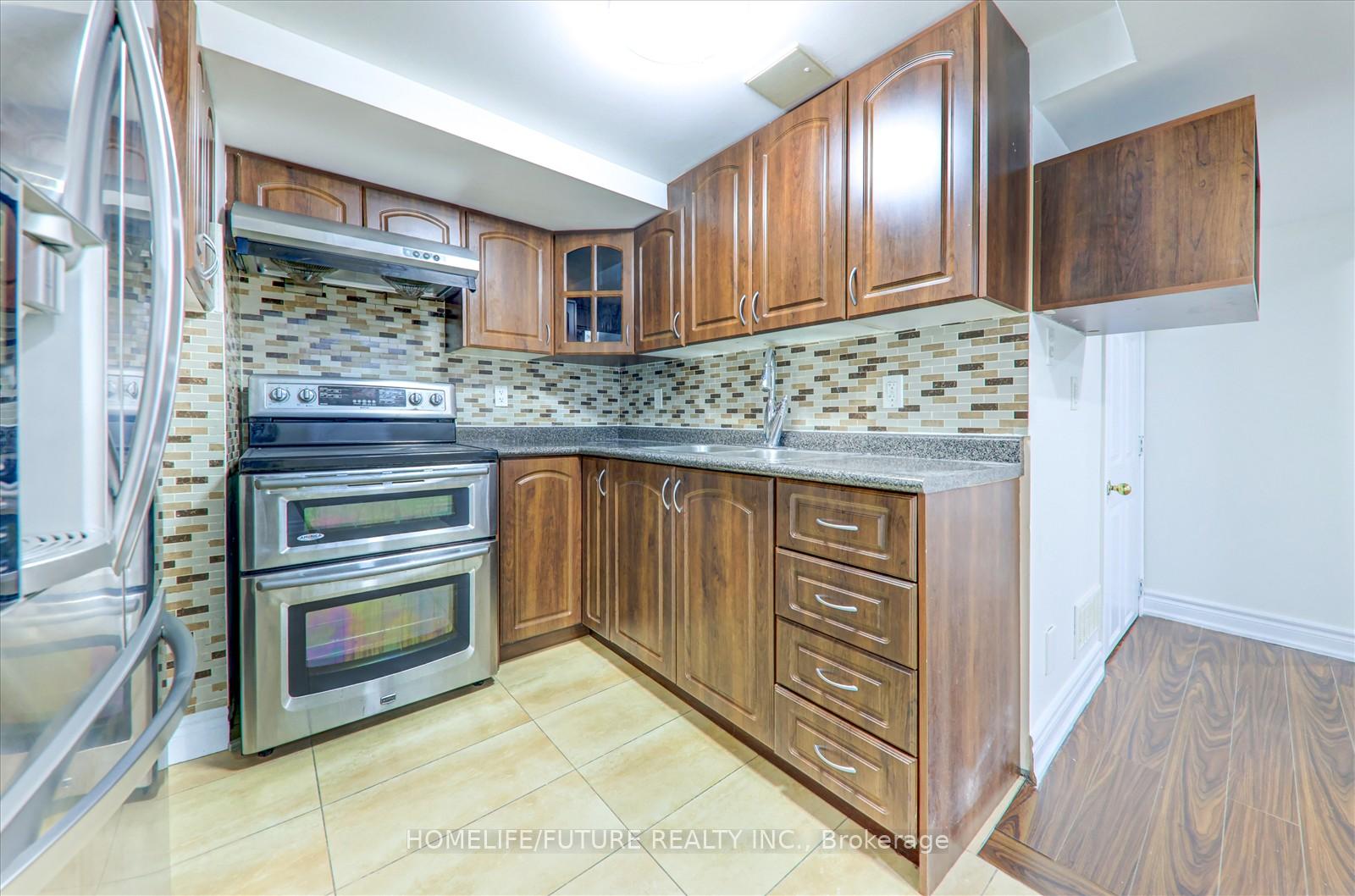 Photo 23 of 140 Sophia Road, Markham, Middlefield — HOMEH