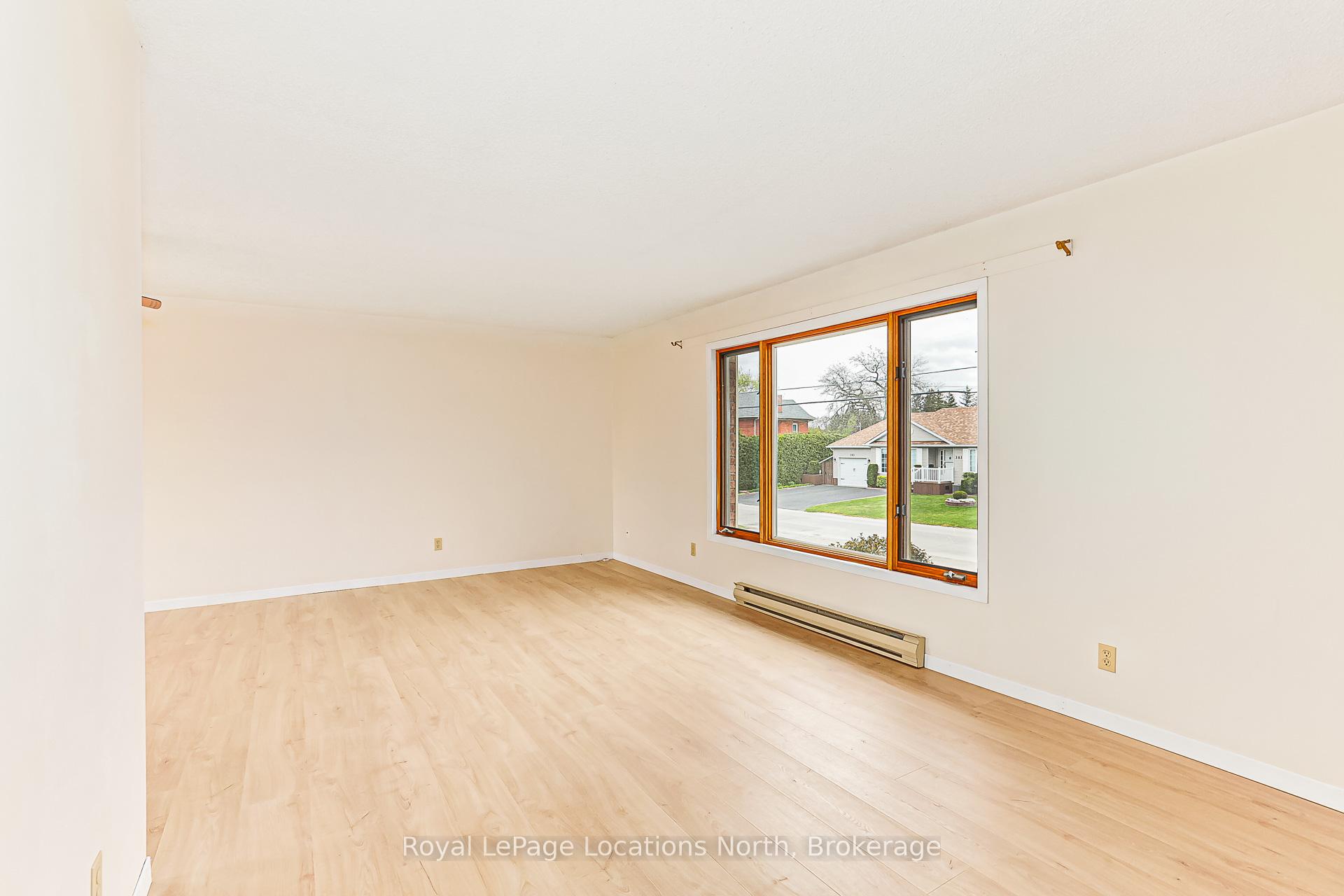 Photo 2 of 386 Walnut Street, Collingwood — HOMEH