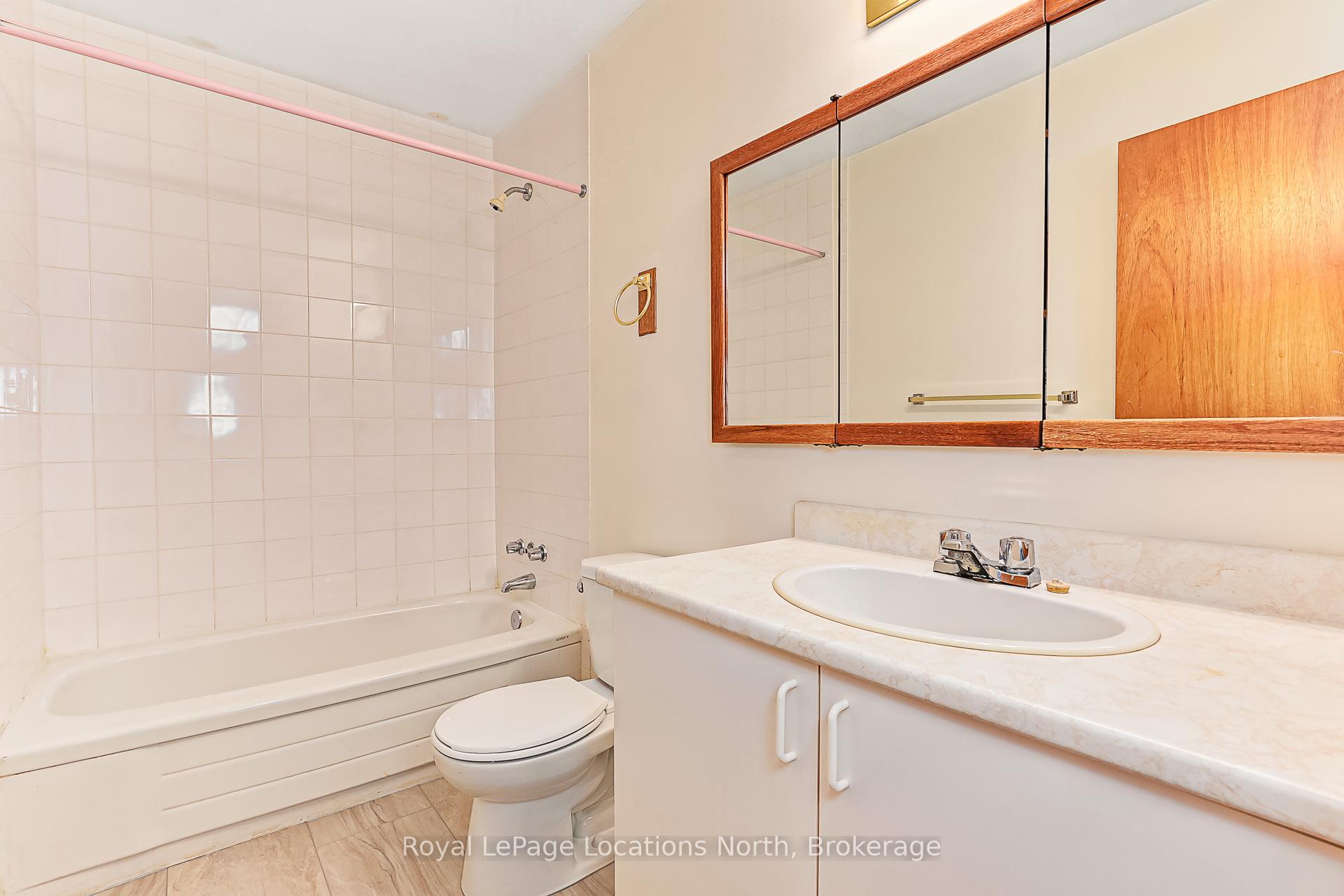 Photo 14 of 386 Walnut Street, Collingwood — HOMEH