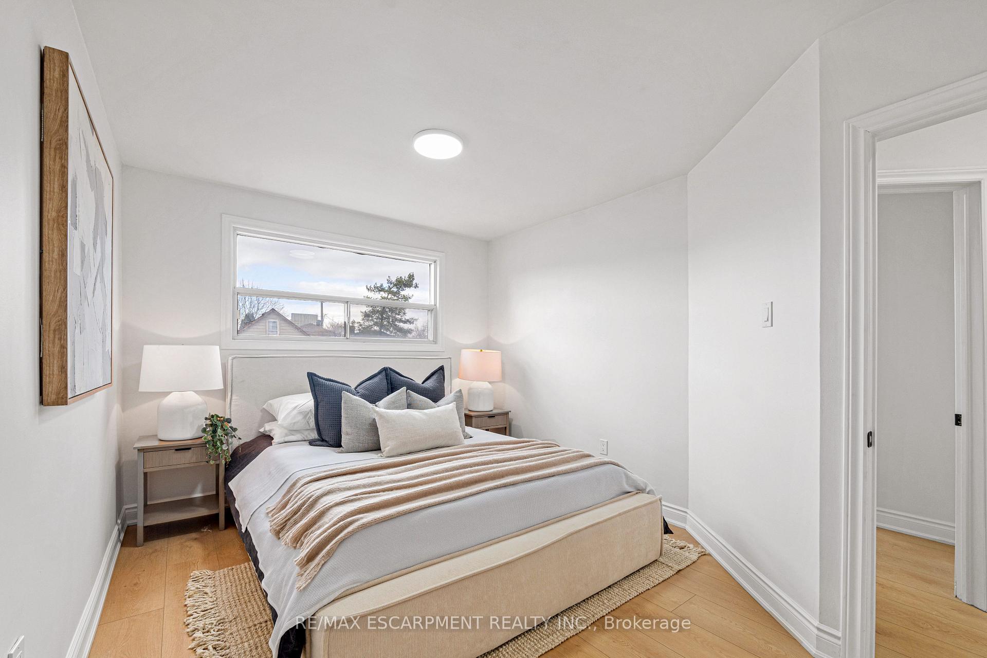 Photo 38 of 20 Walter Avenue S, Hamilton, Normanhurst — HOMEH