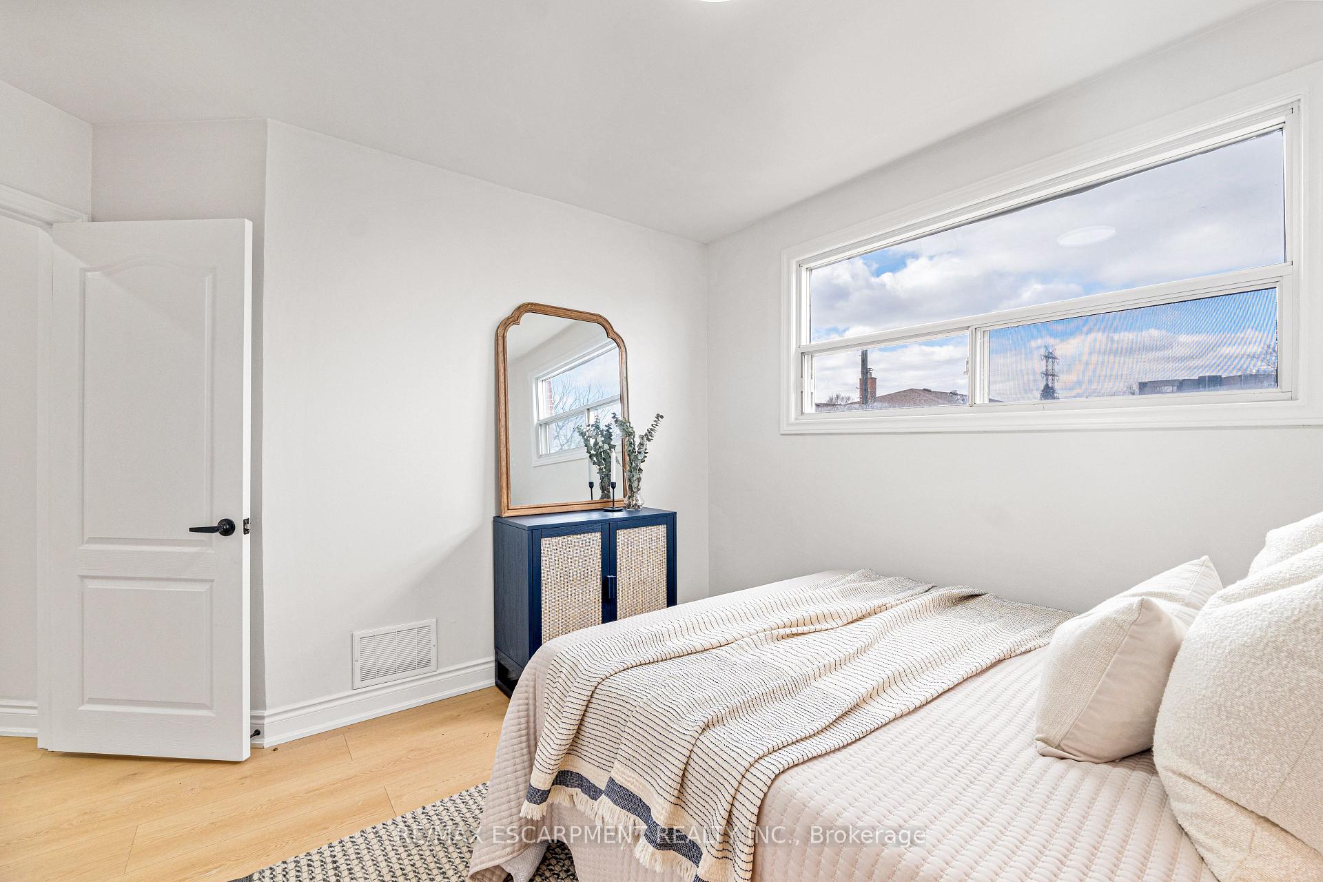 Photo 32 of 20 Walter Avenue S, Hamilton, Normanhurst — HOMEH
