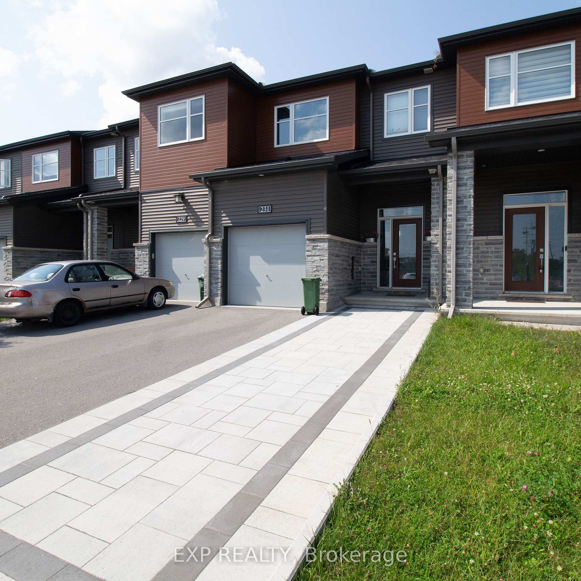 Photo 1 of 231 Bending Way, Ottawa, Barrhaven - Hearts Desire — HOMEH